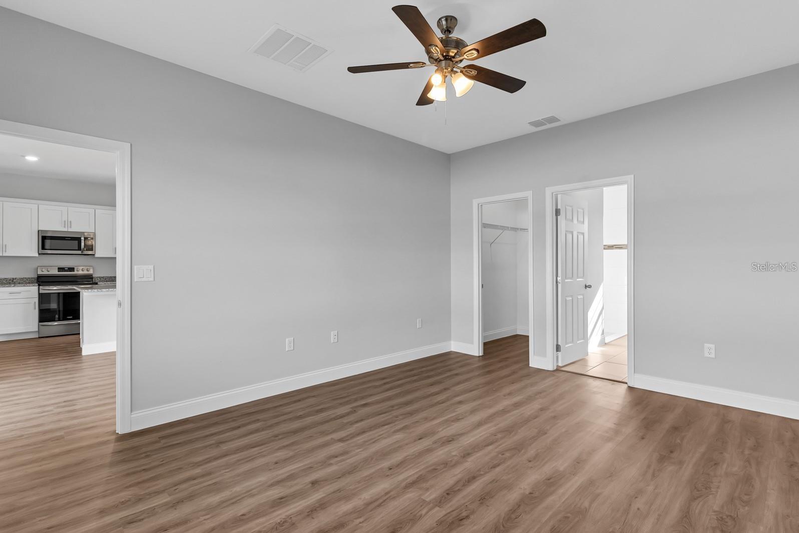 11570 N KENLAKE CIR