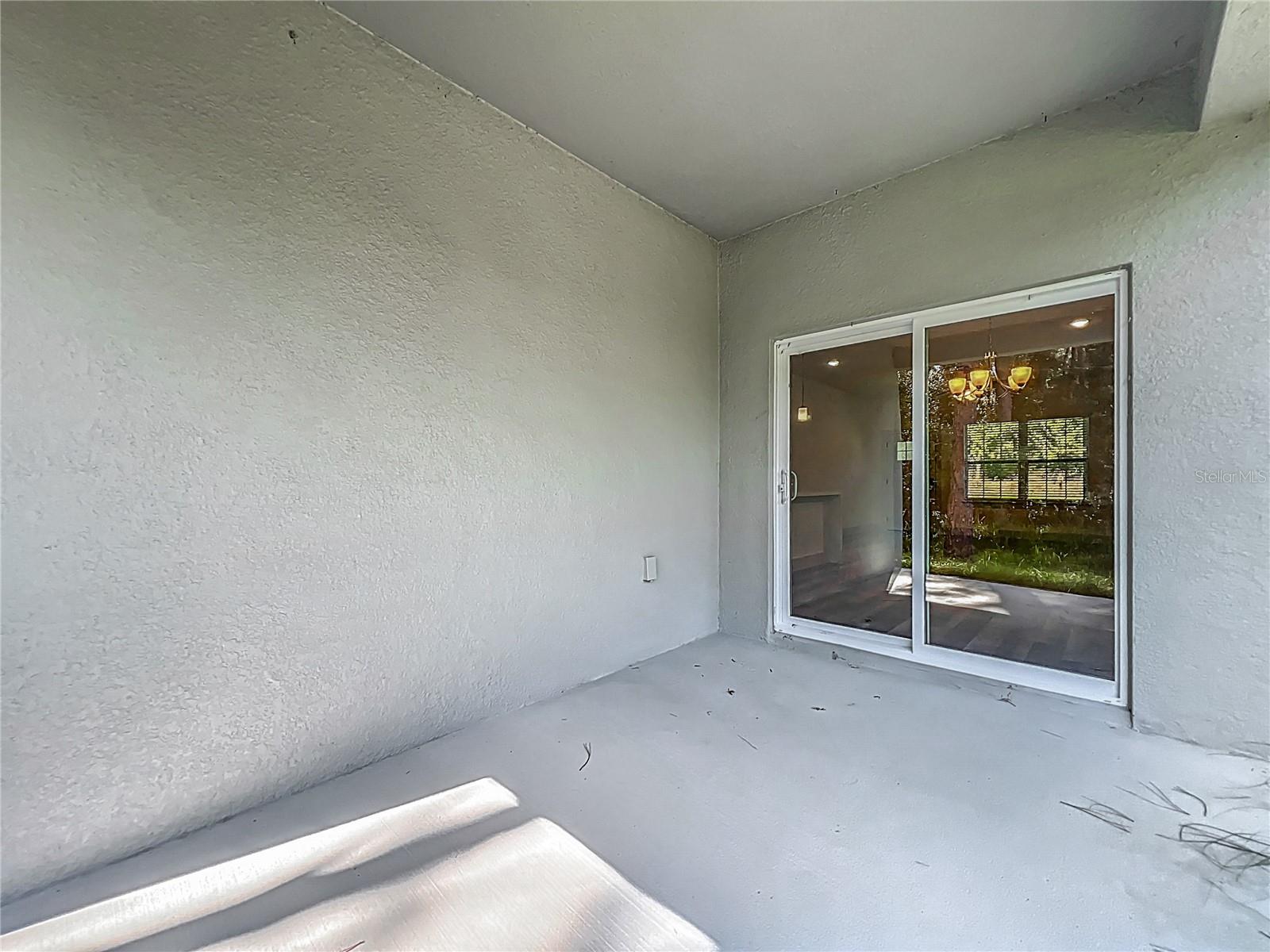 11570 N KENLAKE CIR