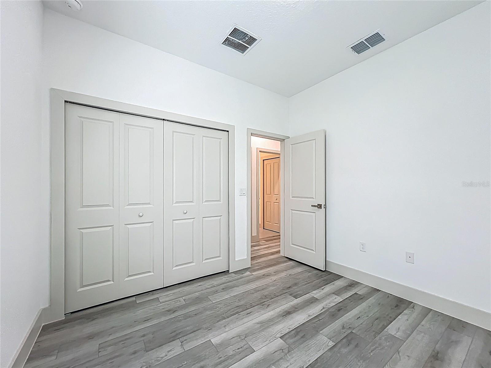 11570 N KENLAKE CIR