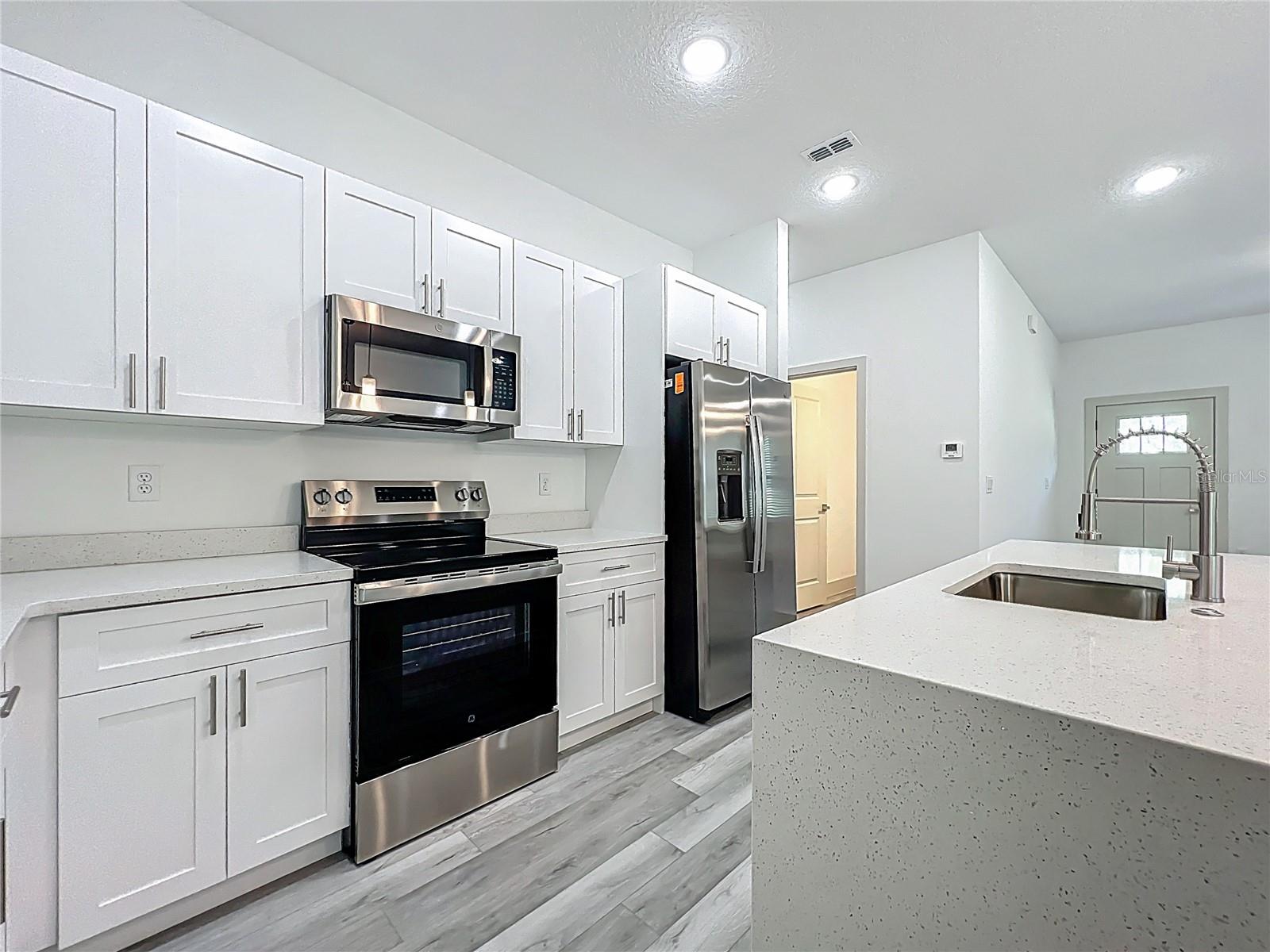 11570 N KENLAKE CIR