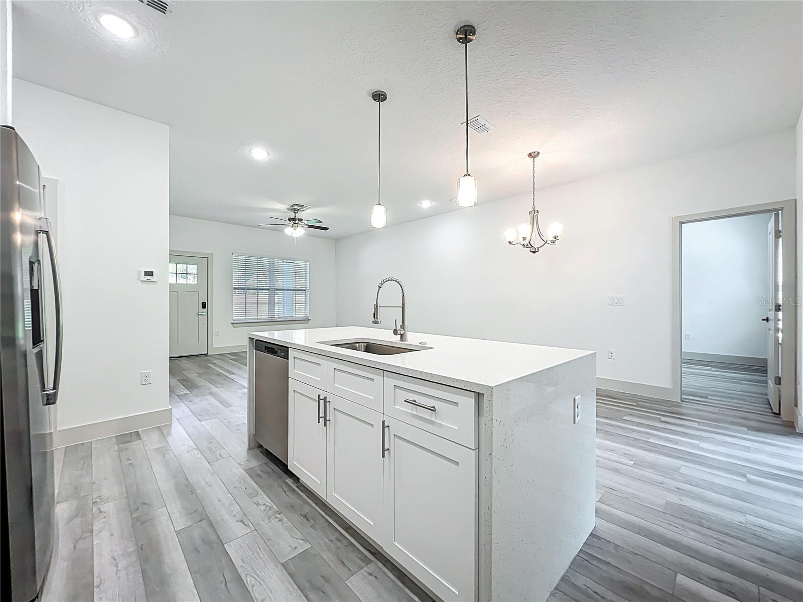 11570 N KENLAKE CIR