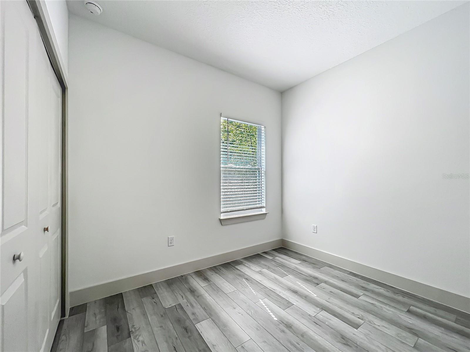 11570 N KENLAKE CIR