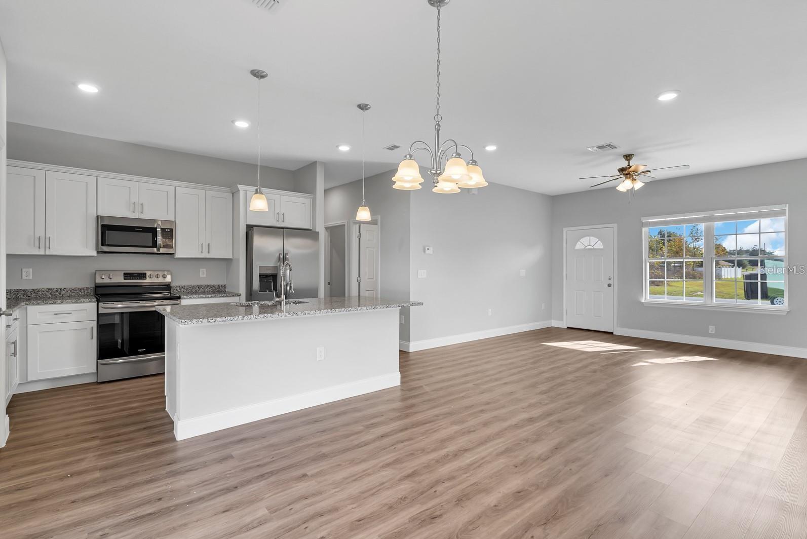 11570 N KENLAKE CIR