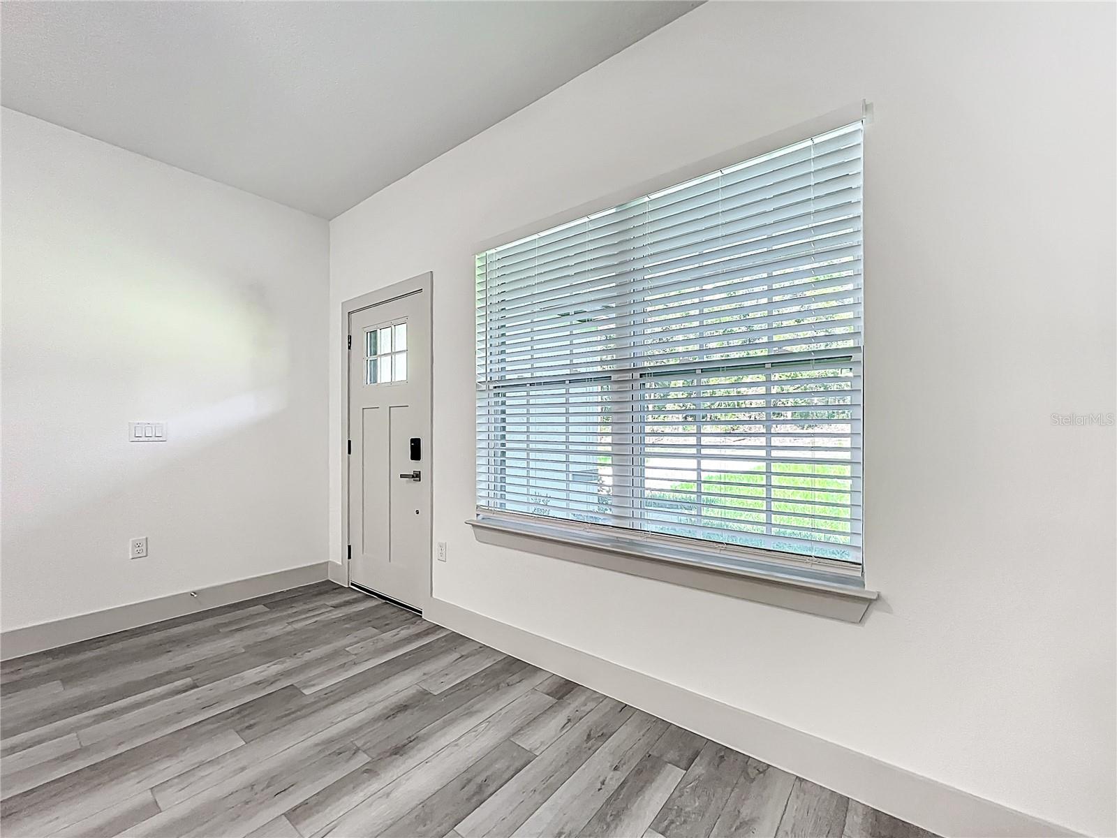 11570 N KENLAKE CIR