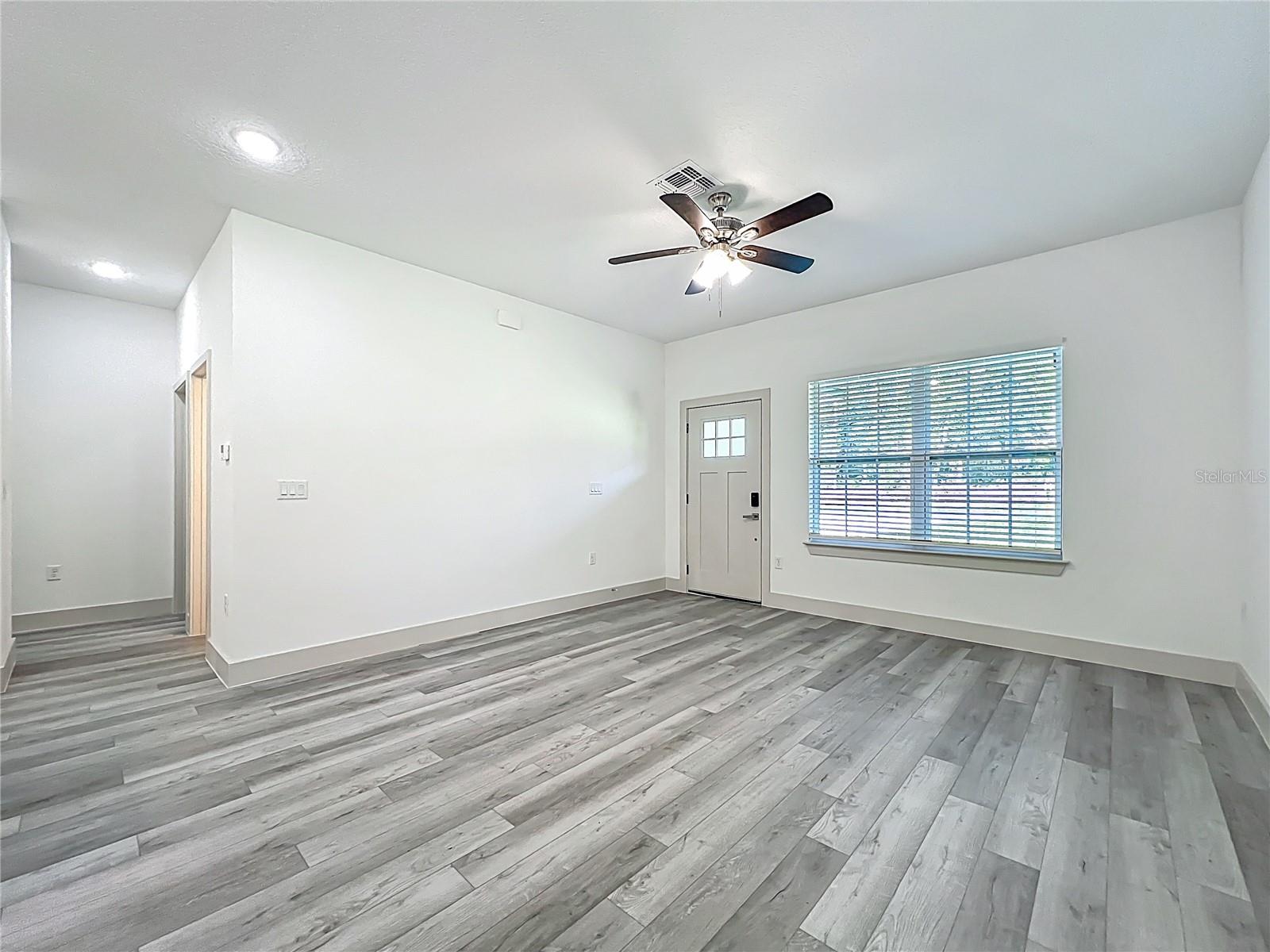 11570 N KENLAKE CIR