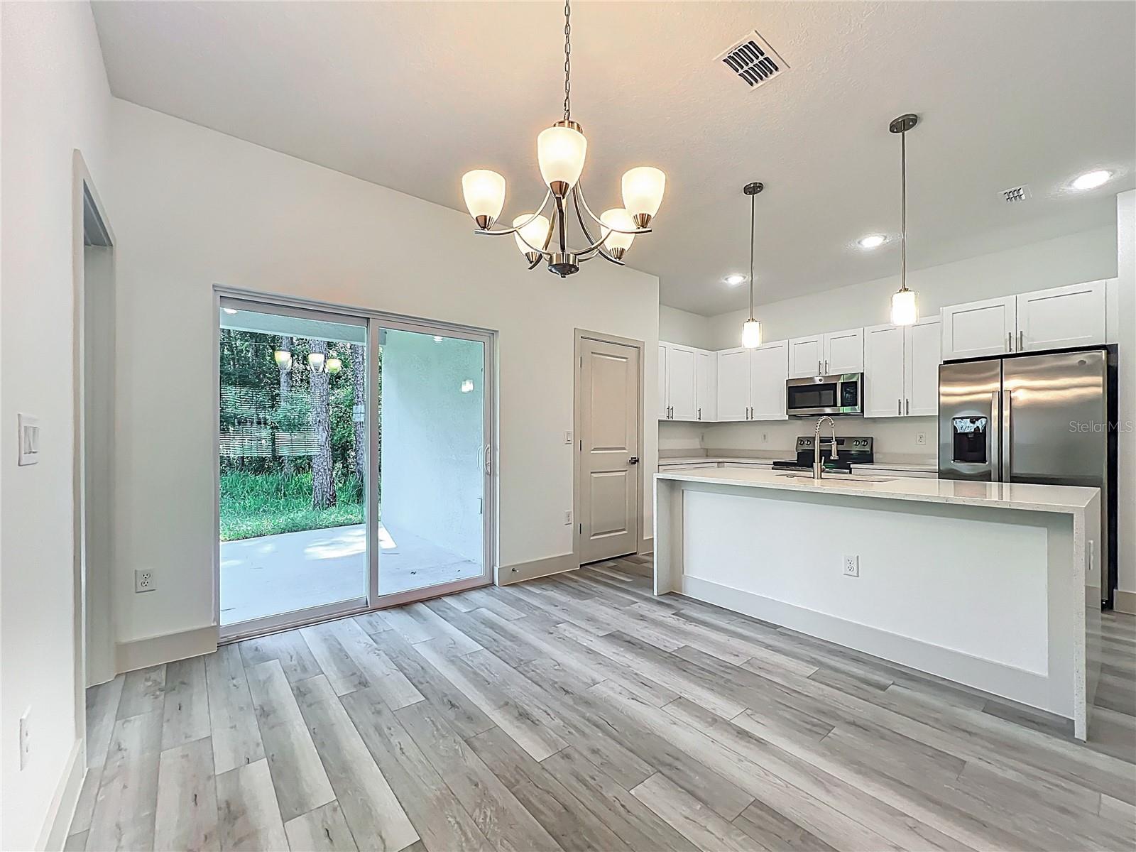 11570 N KENLAKE CIR