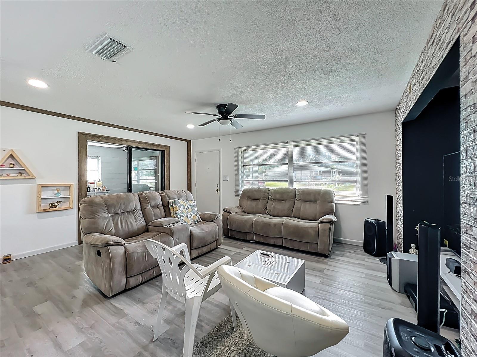 20 LAKE COURT LOOP