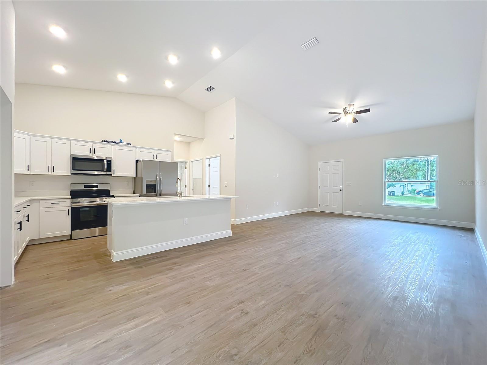 8827 N MENDOZA WAY
