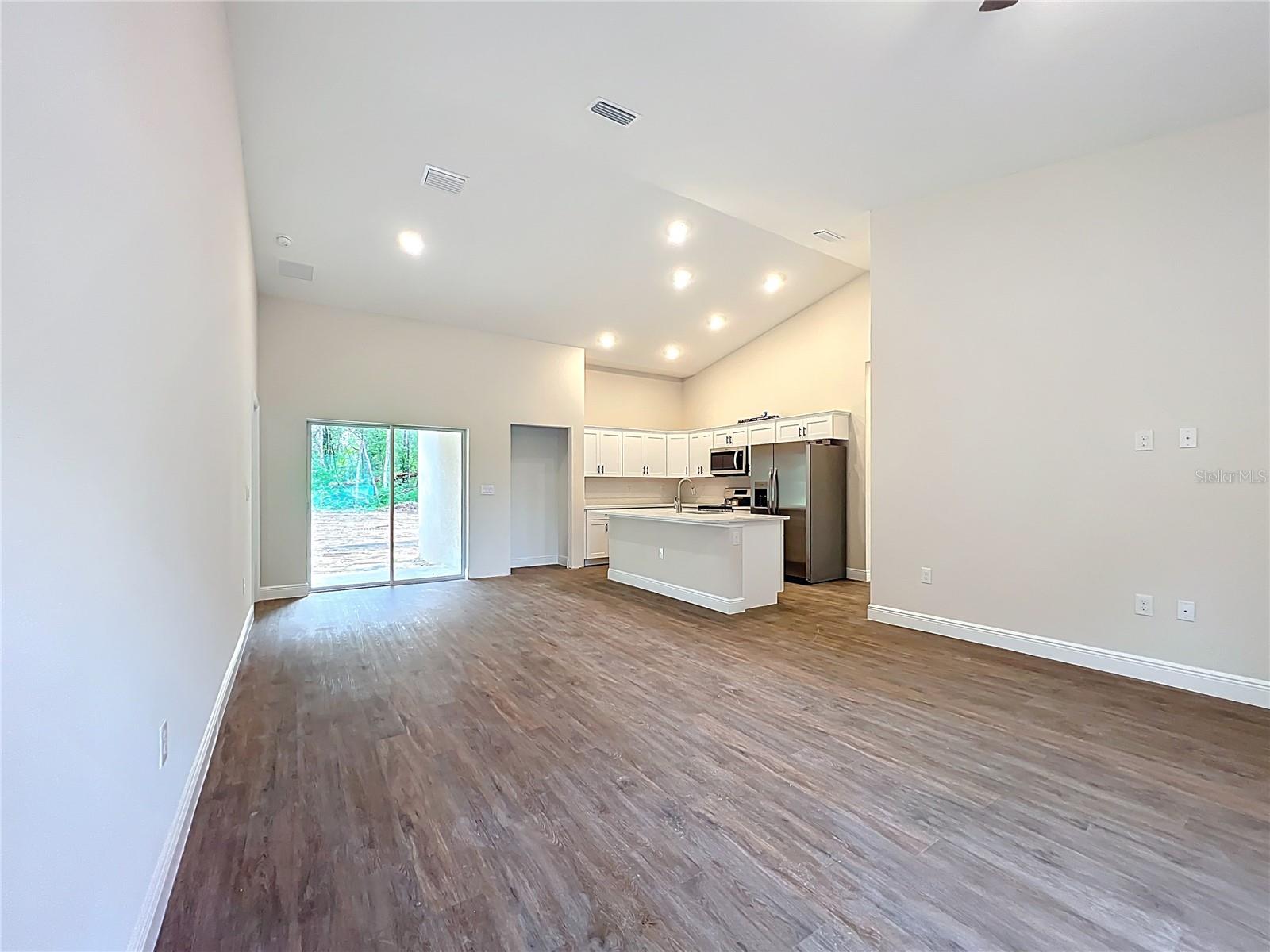 8827 N MENDOZA WAY