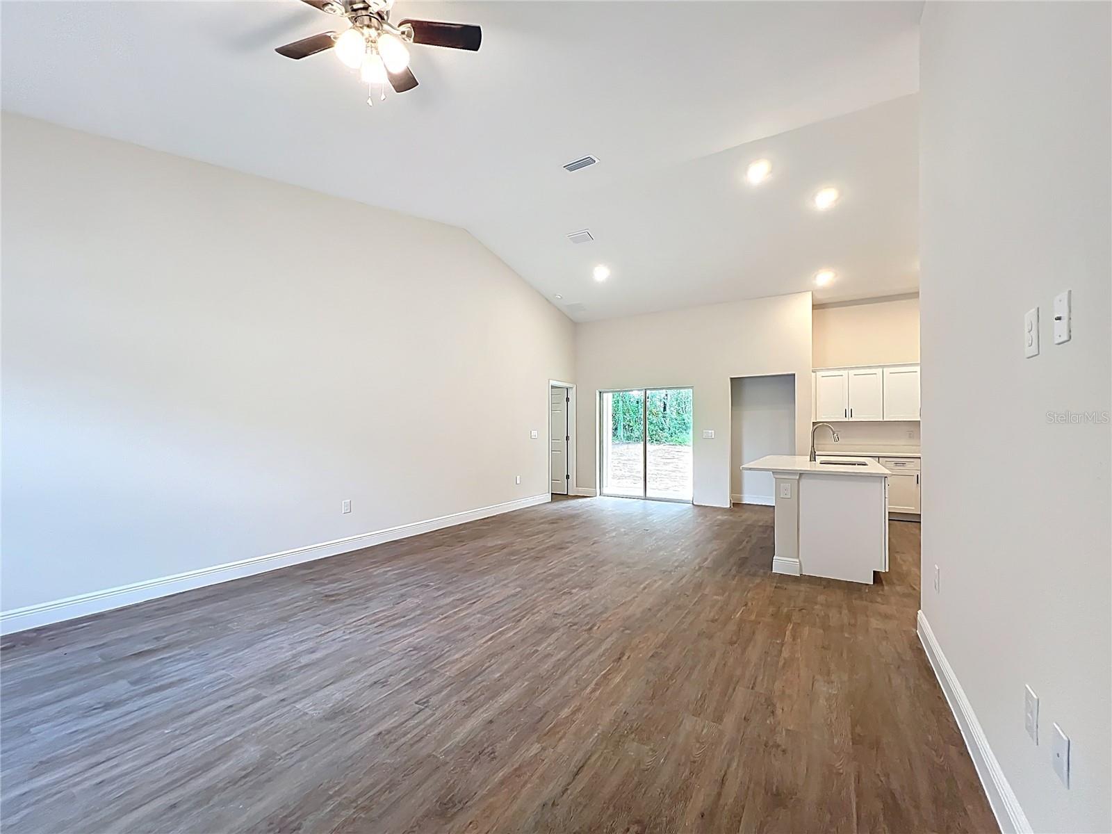 8827 N MENDOZA WAY