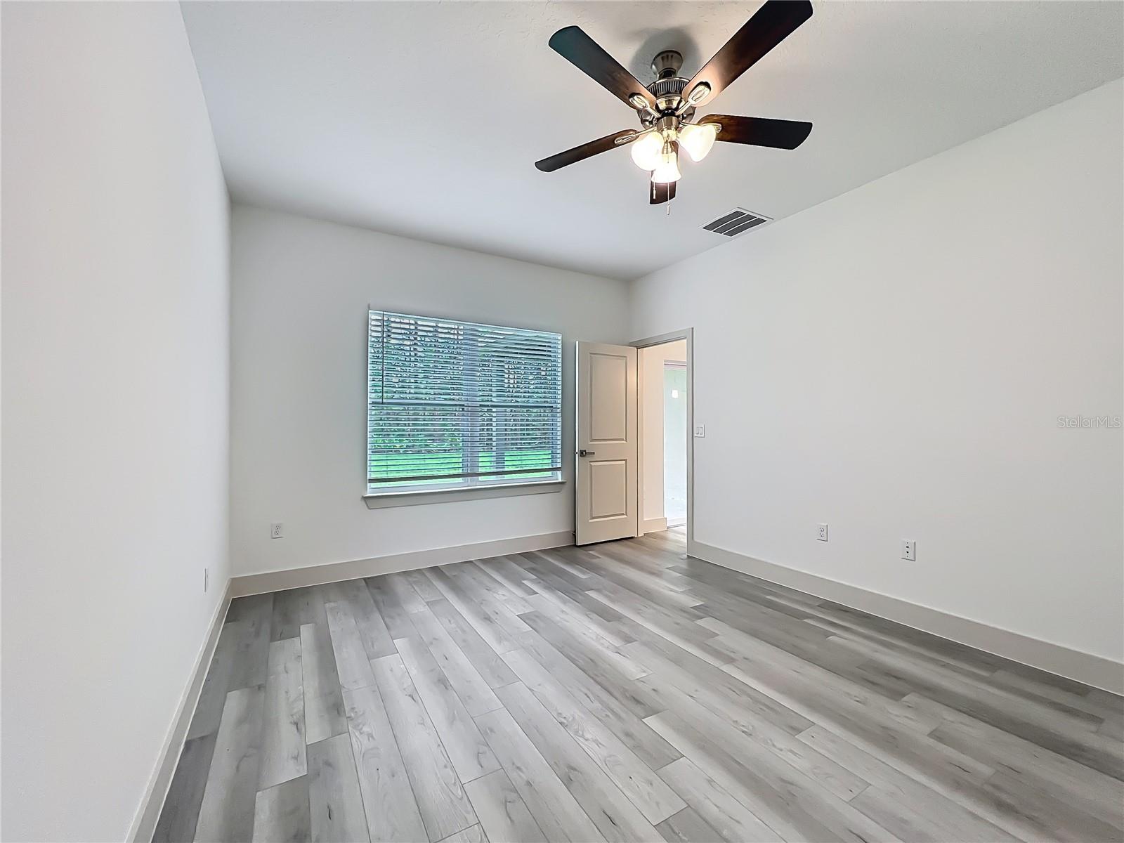 1190 W CARY DR