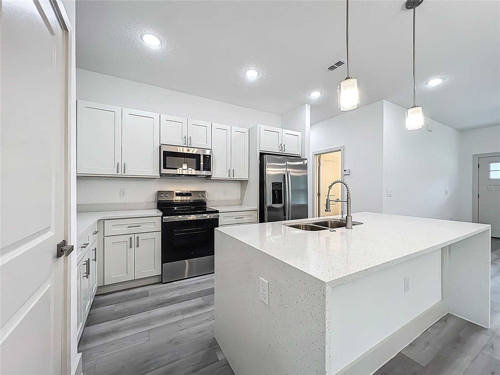 1190 W CARY DR