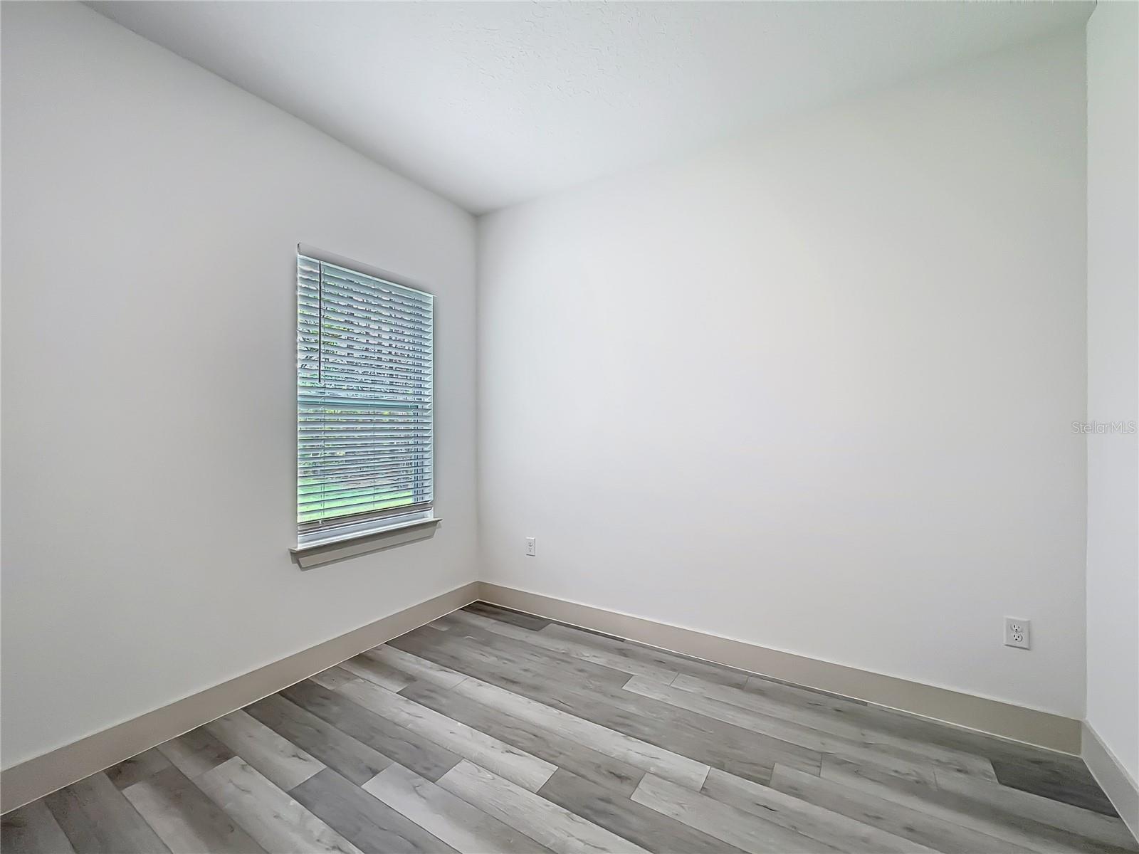 1190 W CARY DR