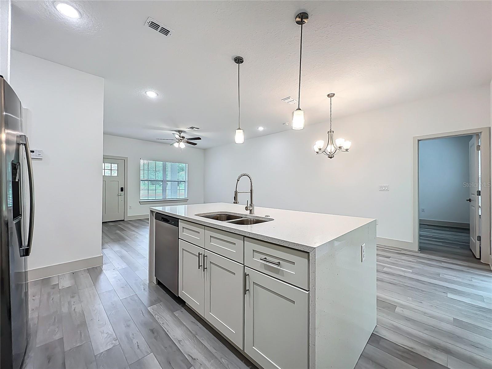 1190 W CARY DR