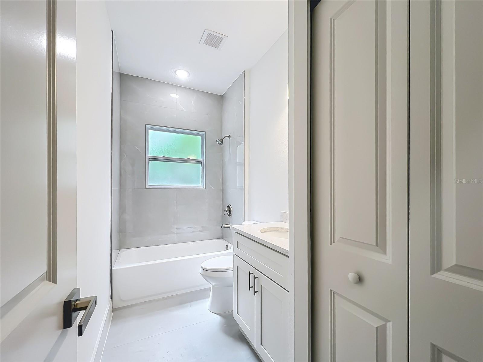 1190 W CARY DR