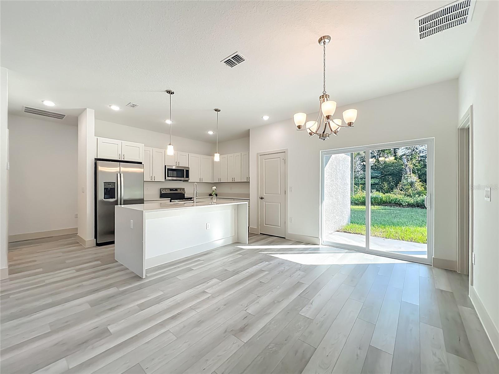 521 MARION OAKS LN
