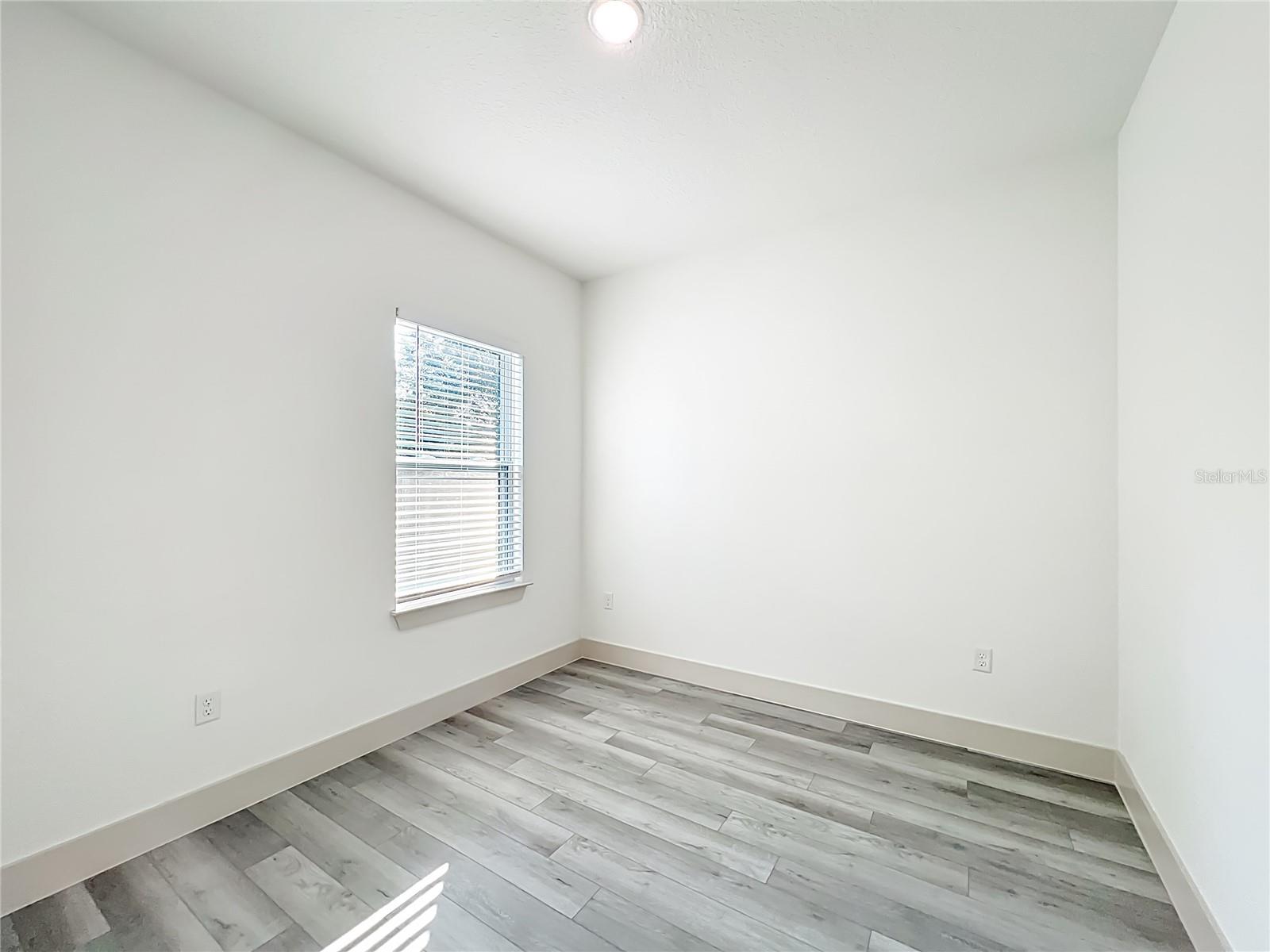 521 MARION OAKS LN