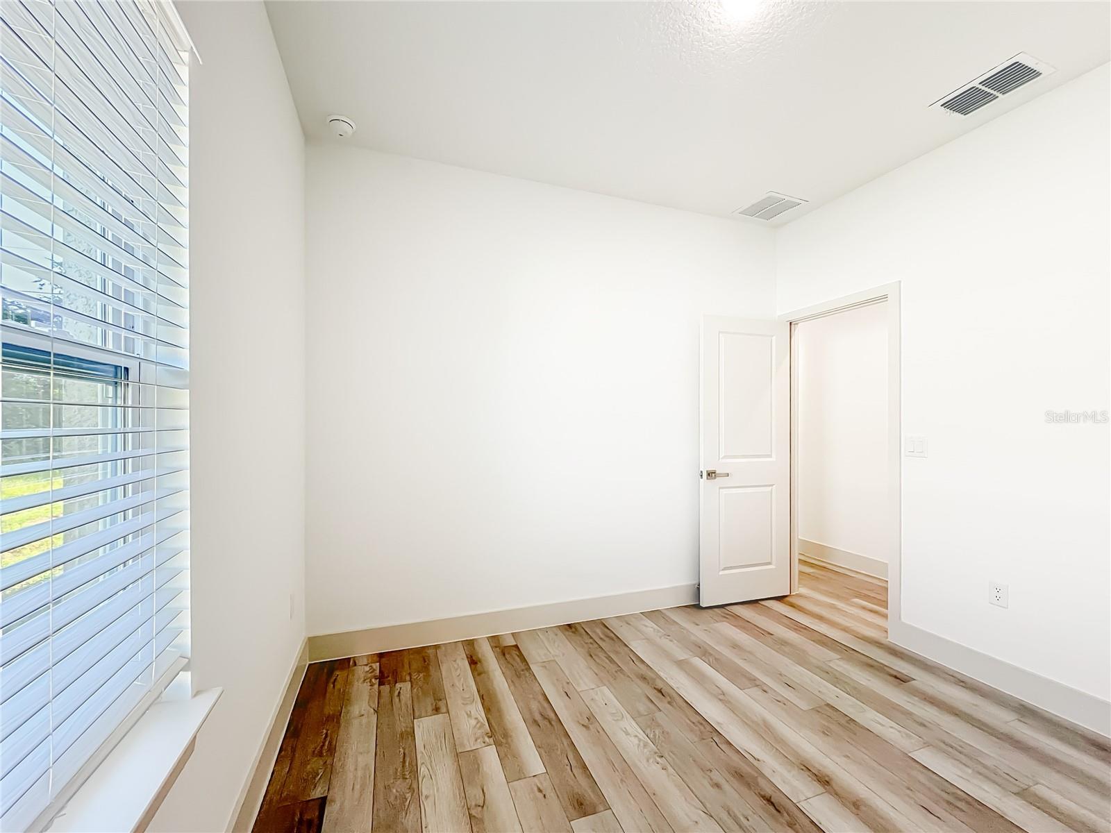 521 MARION OAKS LN