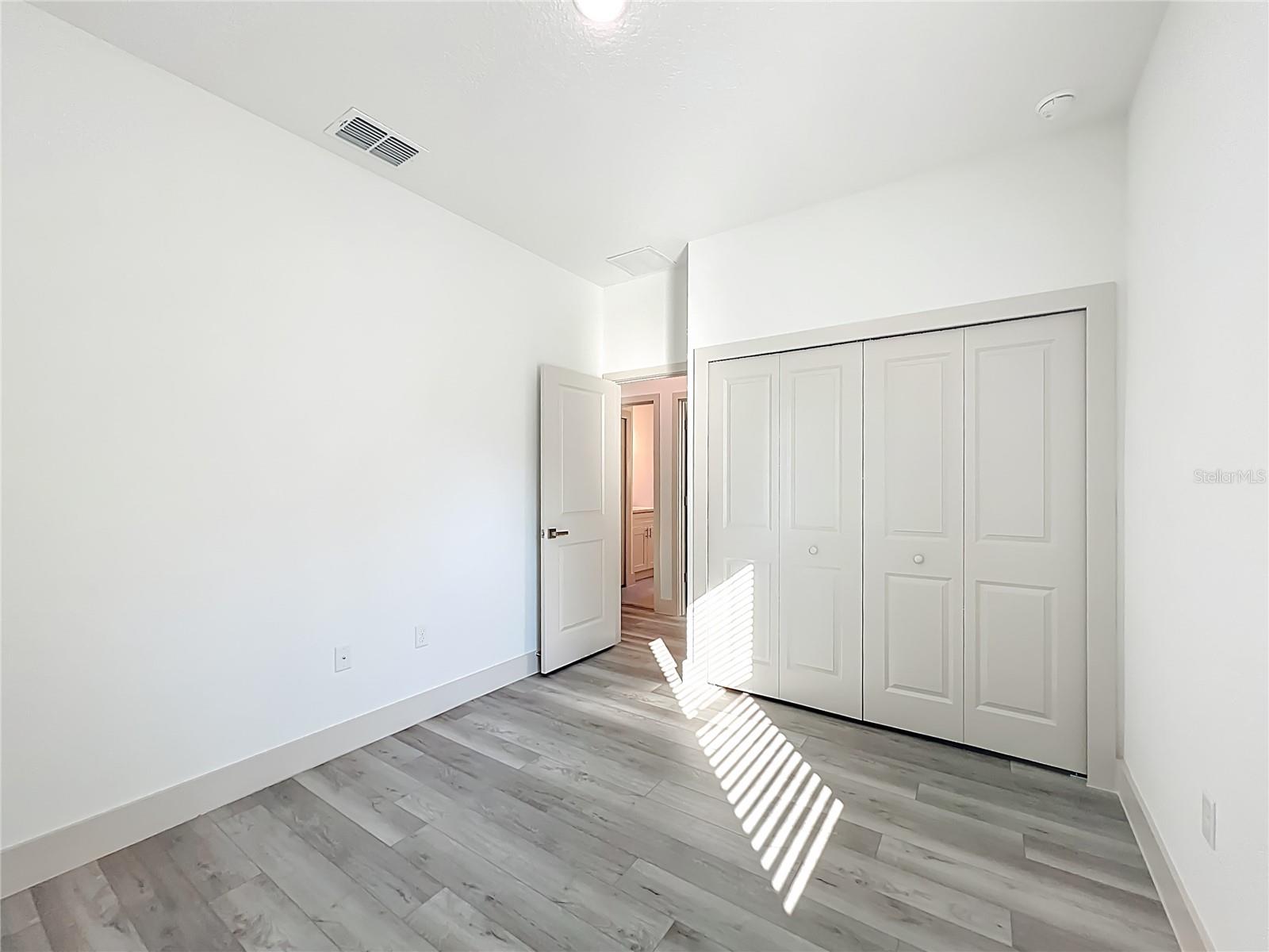 521 MARION OAKS LN