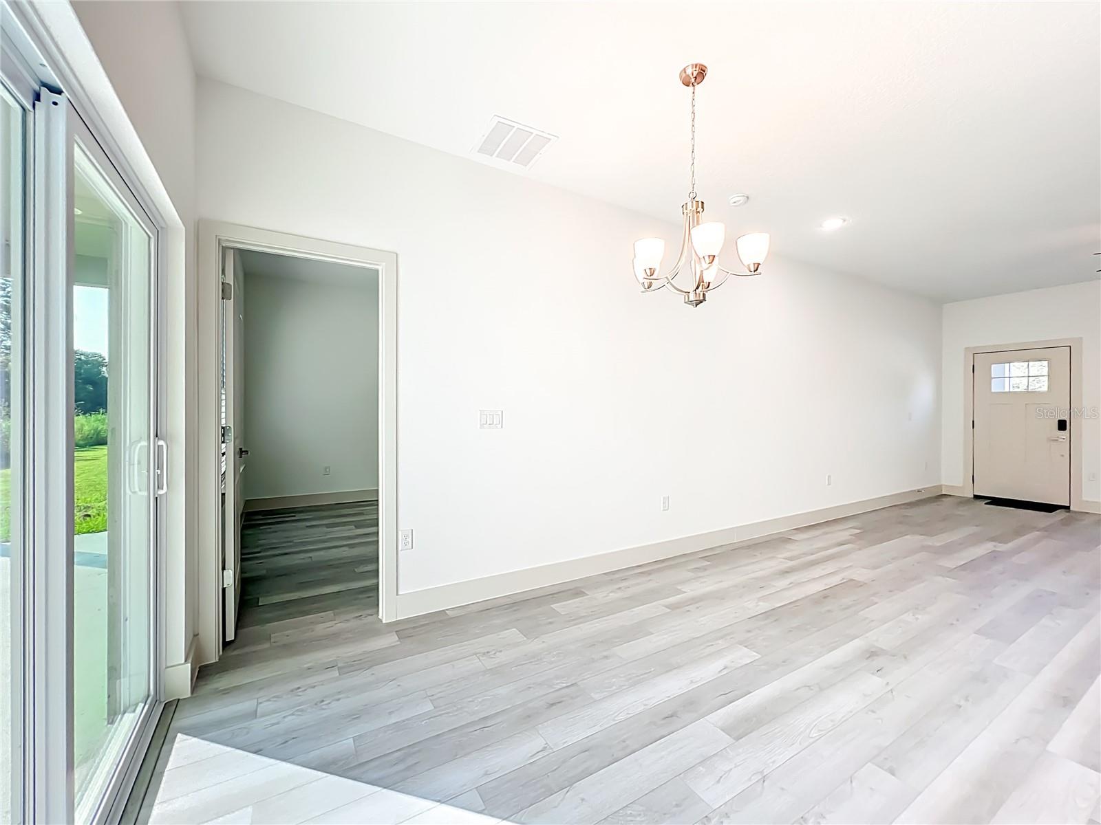 521 MARION OAKS LN