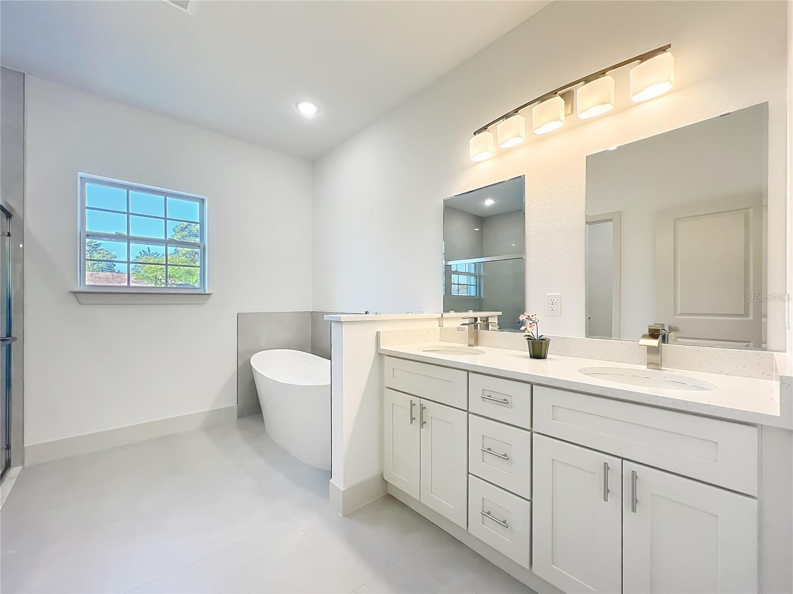 521 MARION OAKS LN