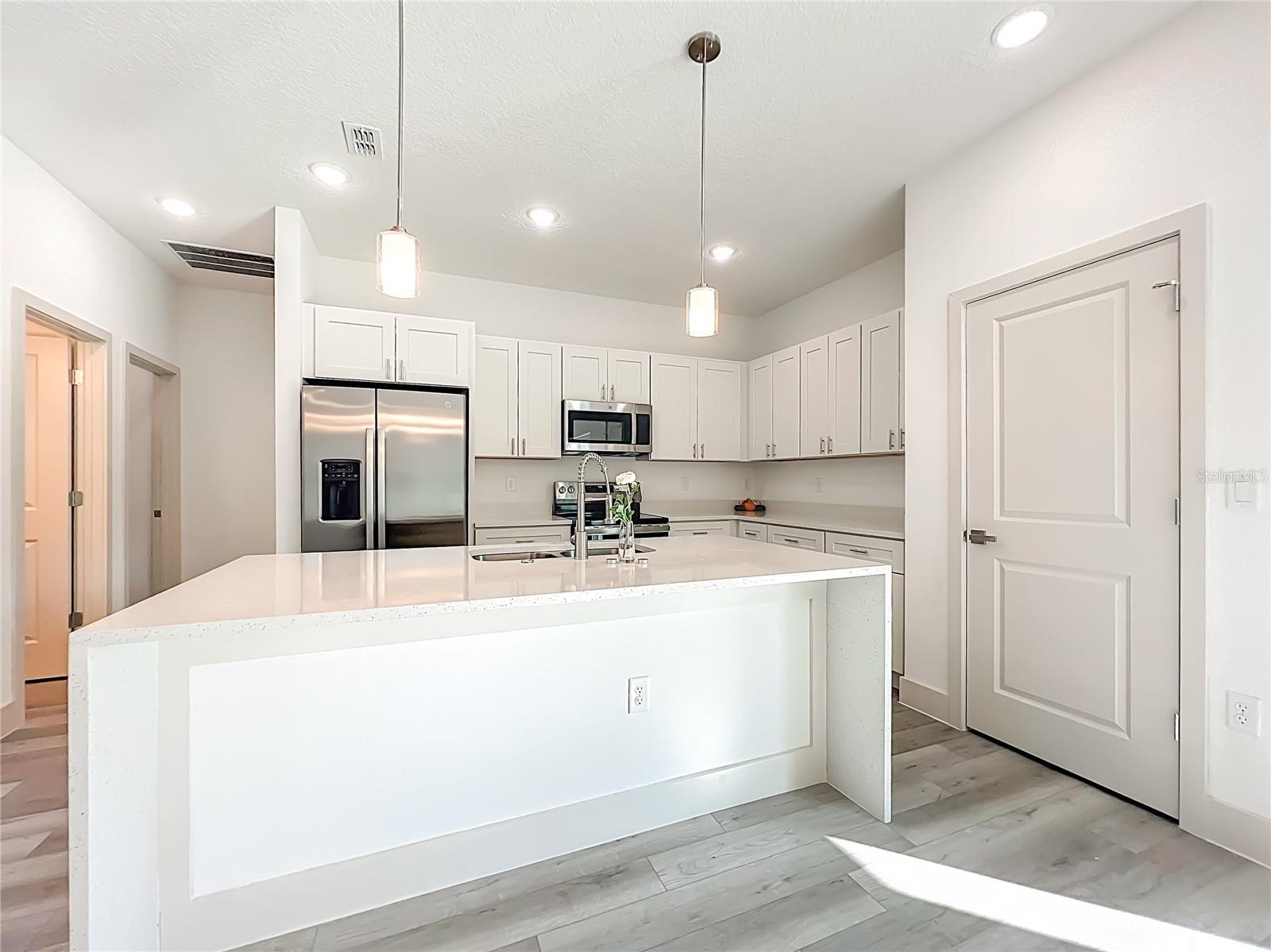 521 MARION OAKS LN