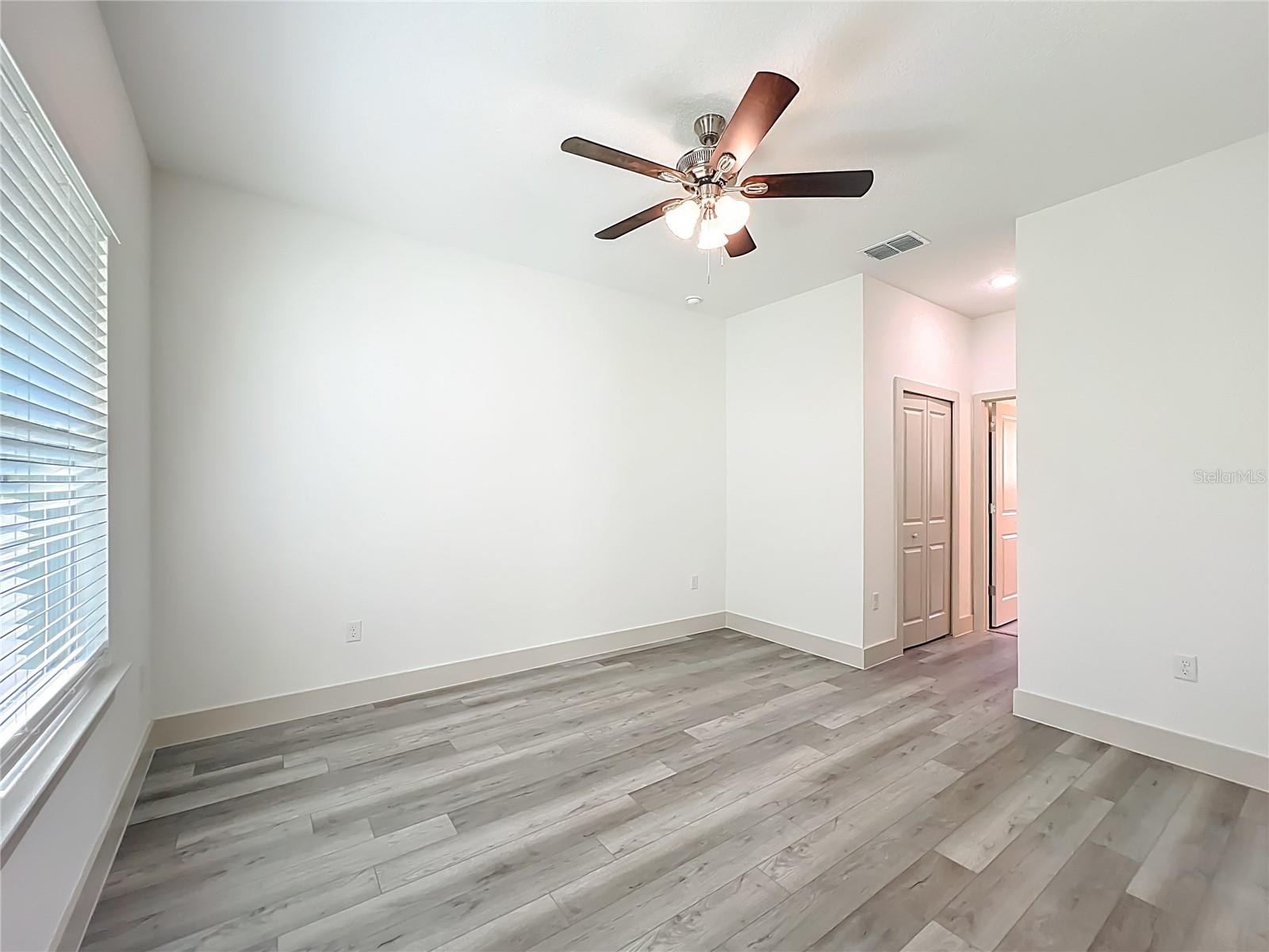 521 MARION OAKS LN