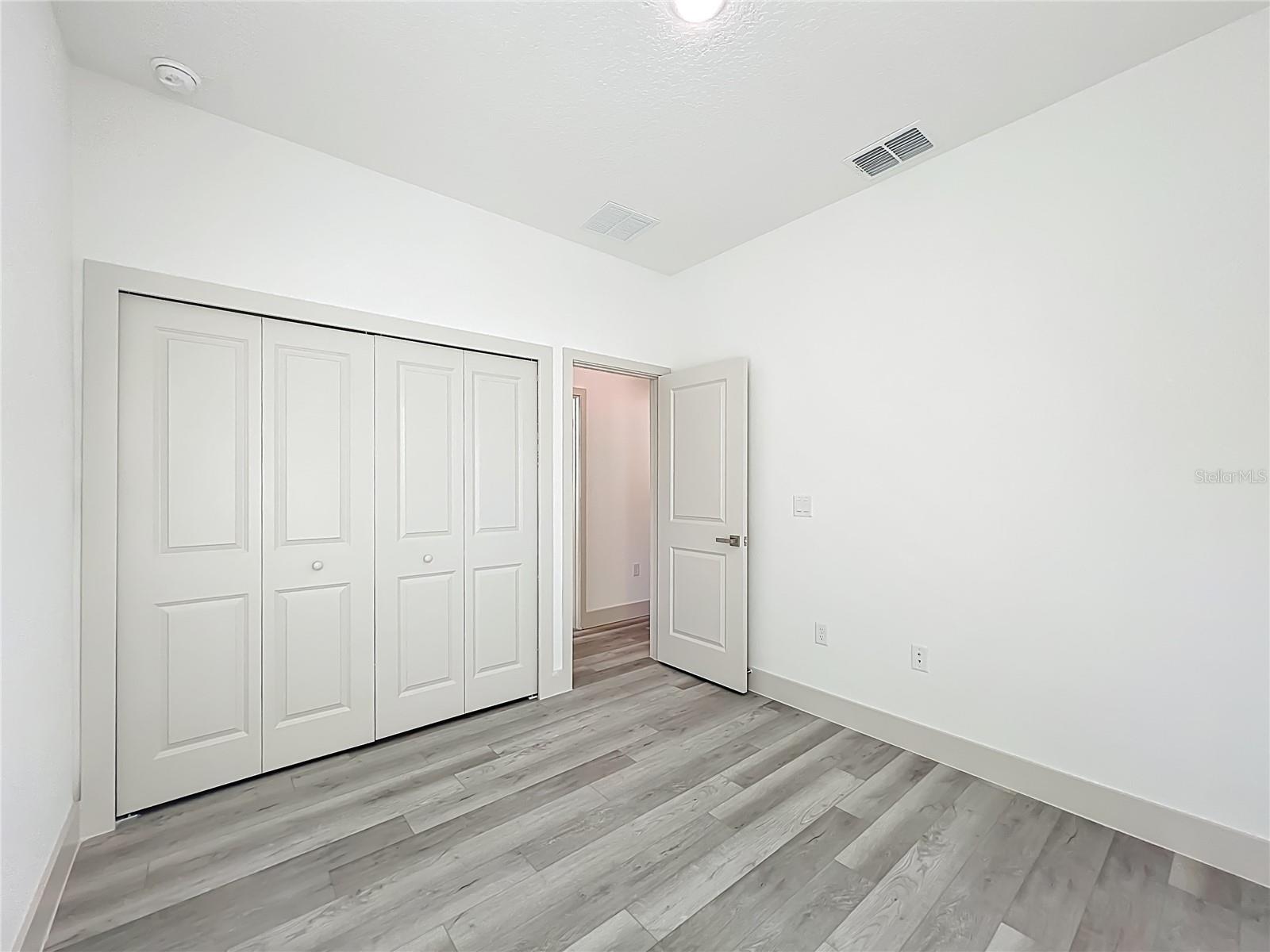 521 MARION OAKS LN