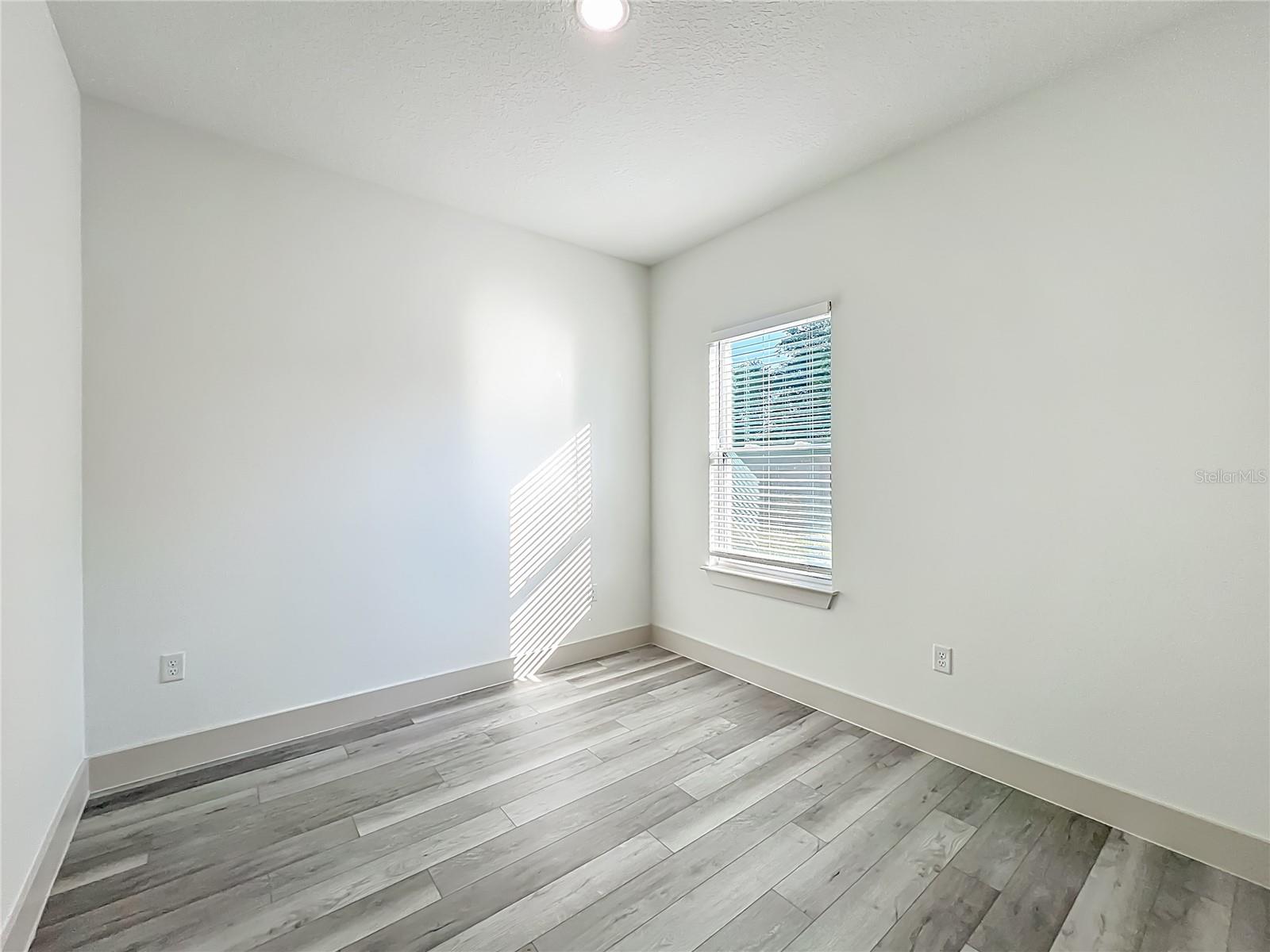 521 MARION OAKS LN