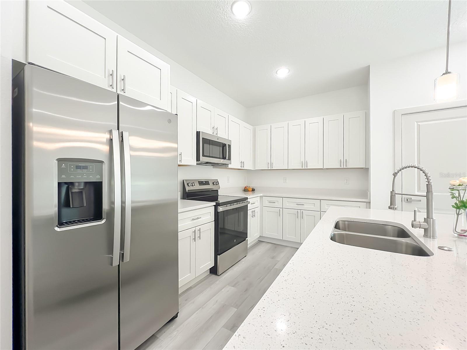 521 MARION OAKS LN