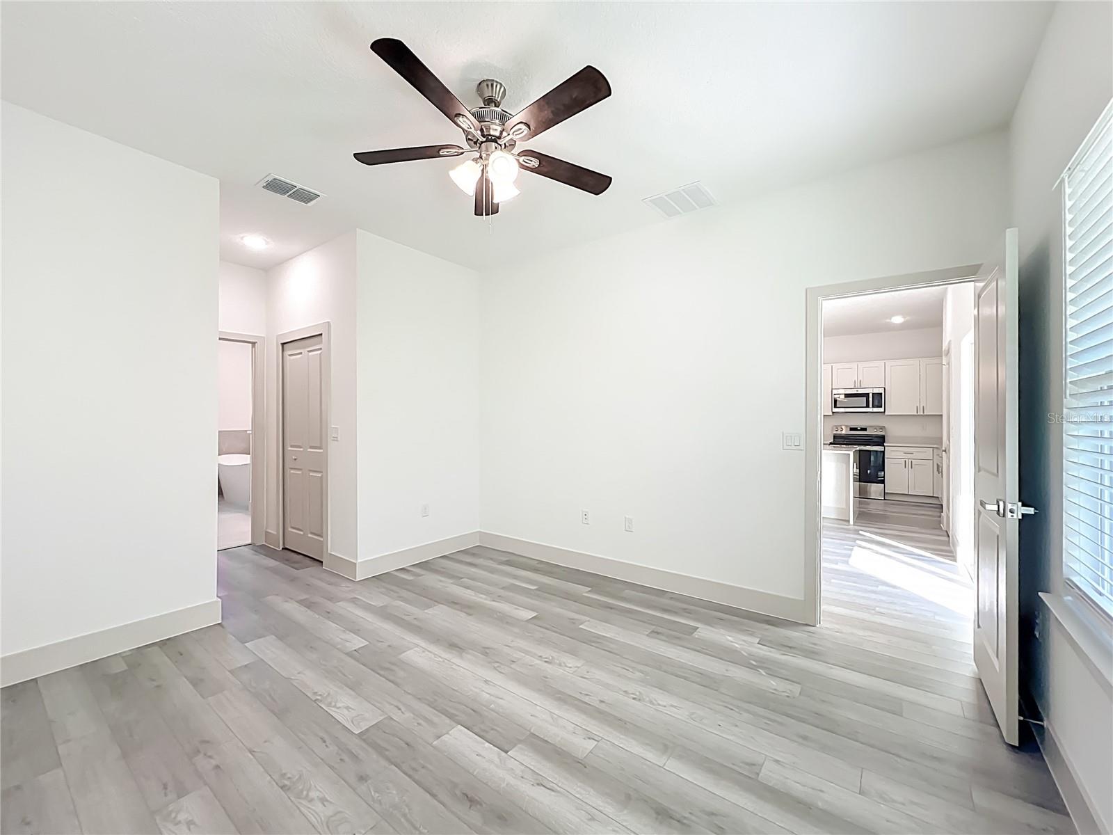 521 MARION OAKS LN