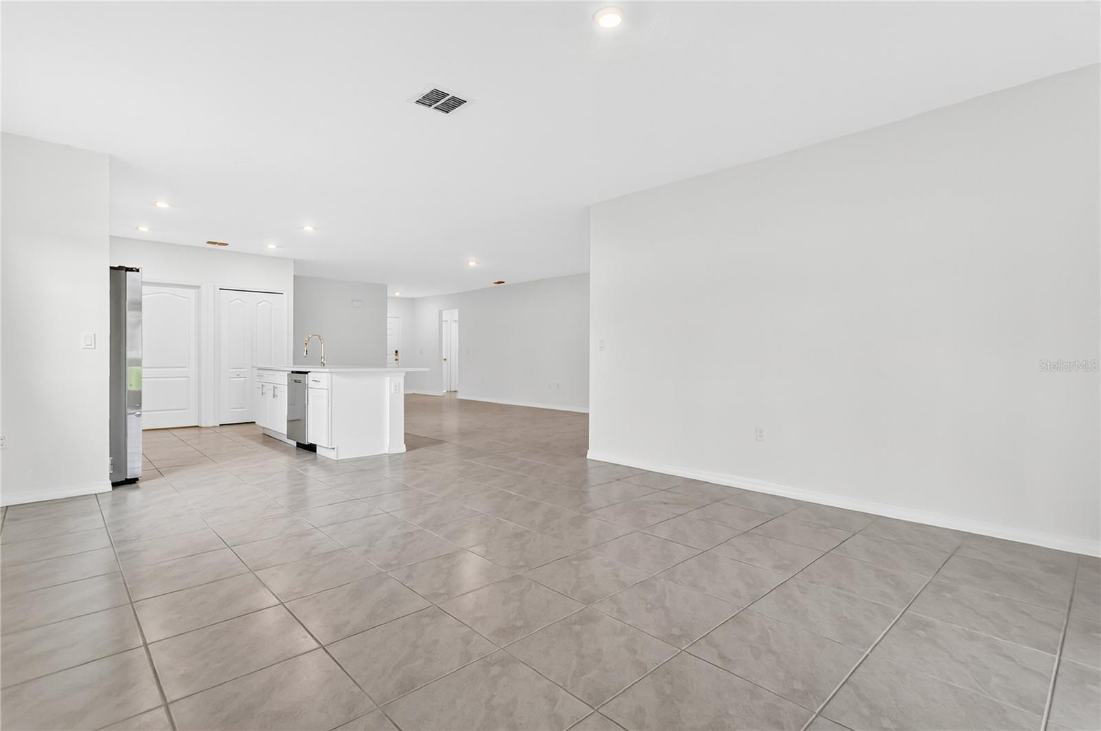 1590 6TH AVE