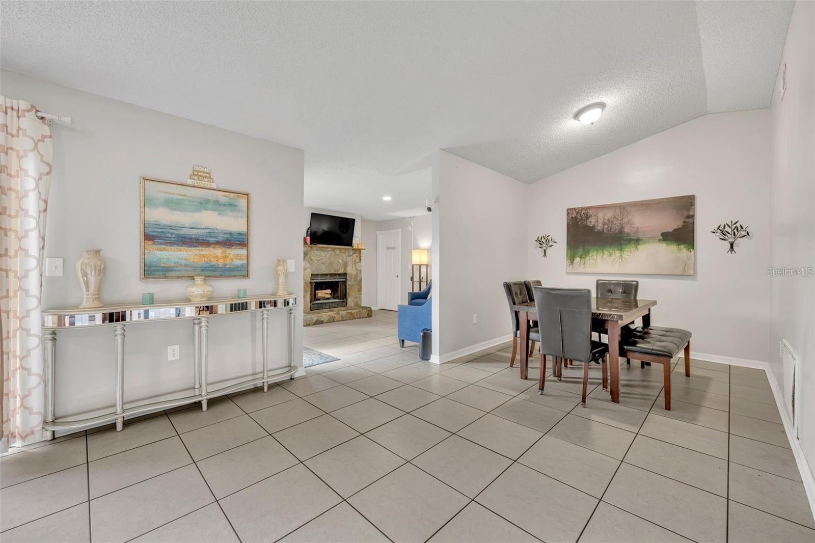 832 VALNERA CT