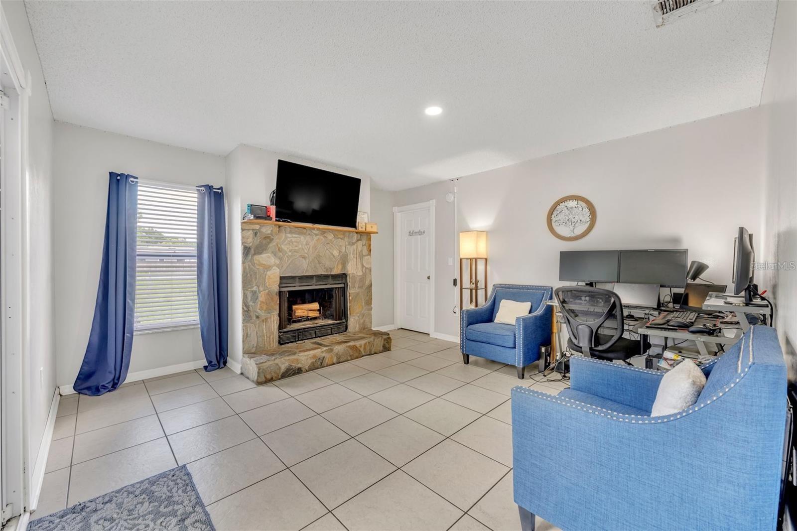 832 VALNERA CT