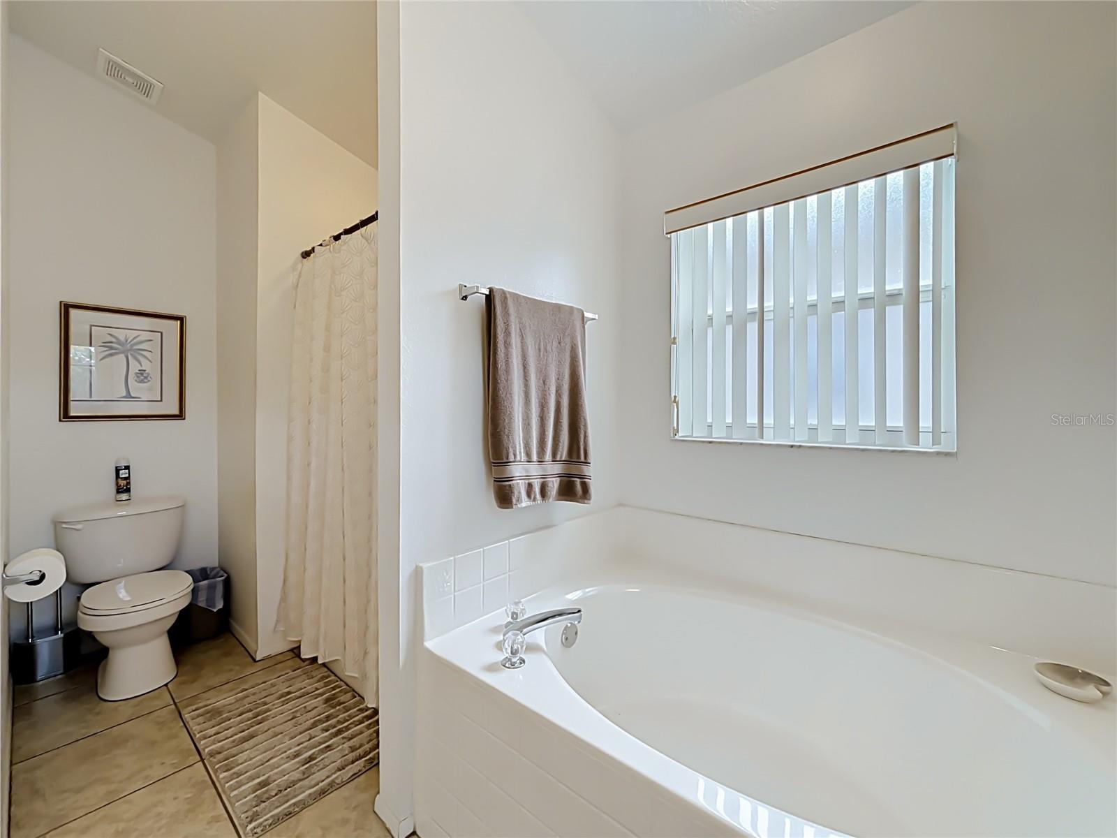 121 BLOOMINGDALE DR