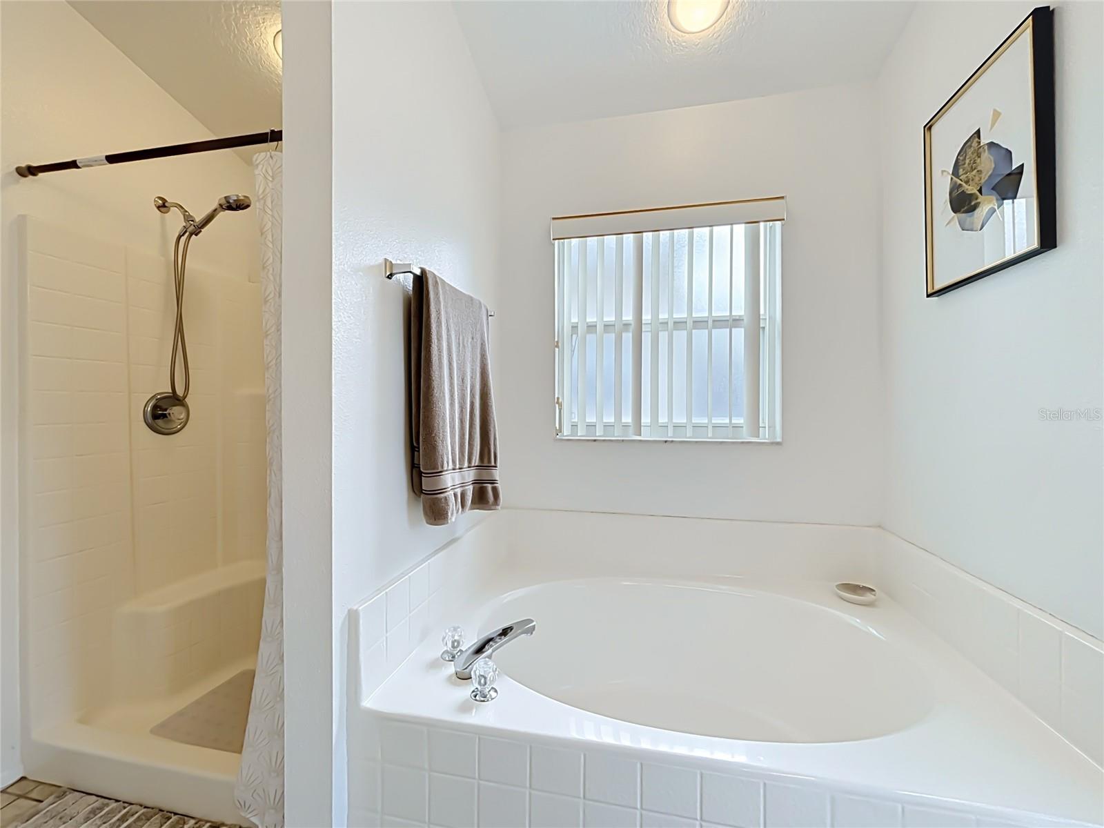 121 BLOOMINGDALE DR