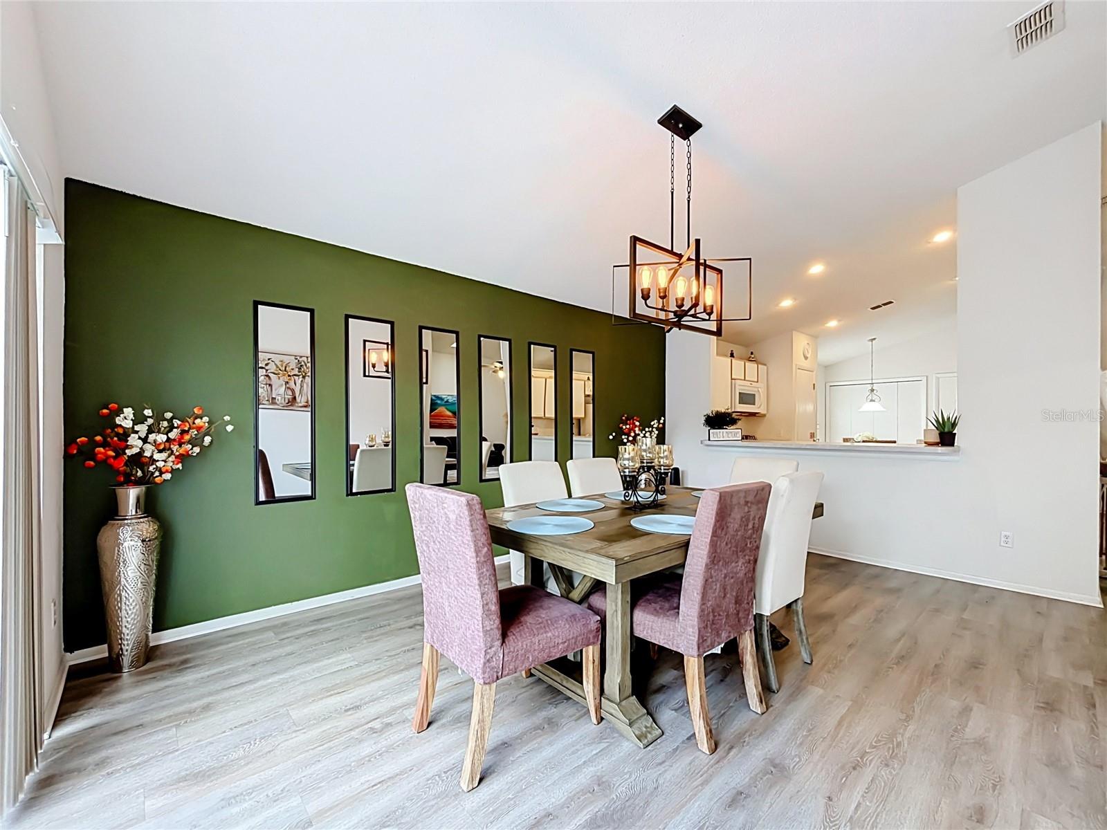 121 BLOOMINGDALE DR
