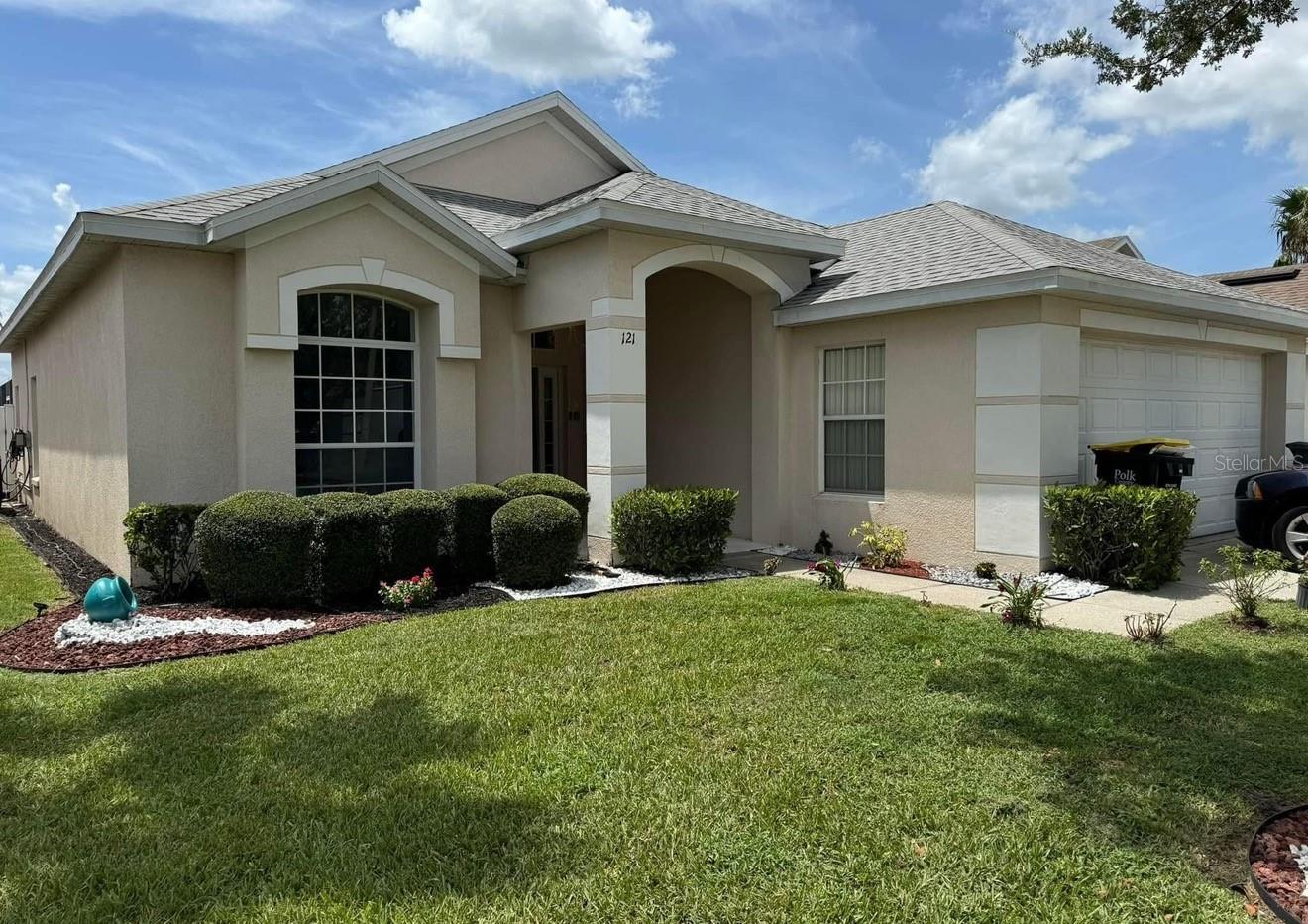 121 BLOOMINGDALE DR