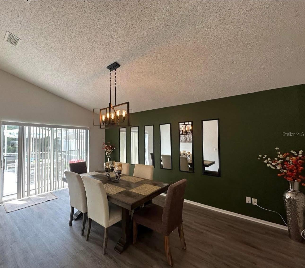 121 BLOOMINGDALE DR