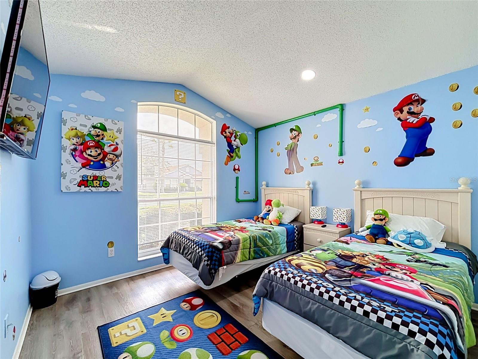 121 BLOOMINGDALE DR