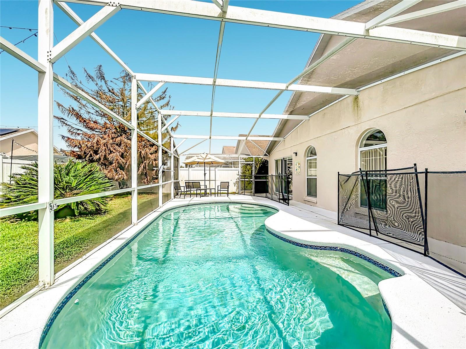 121 BLOOMINGDALE DR