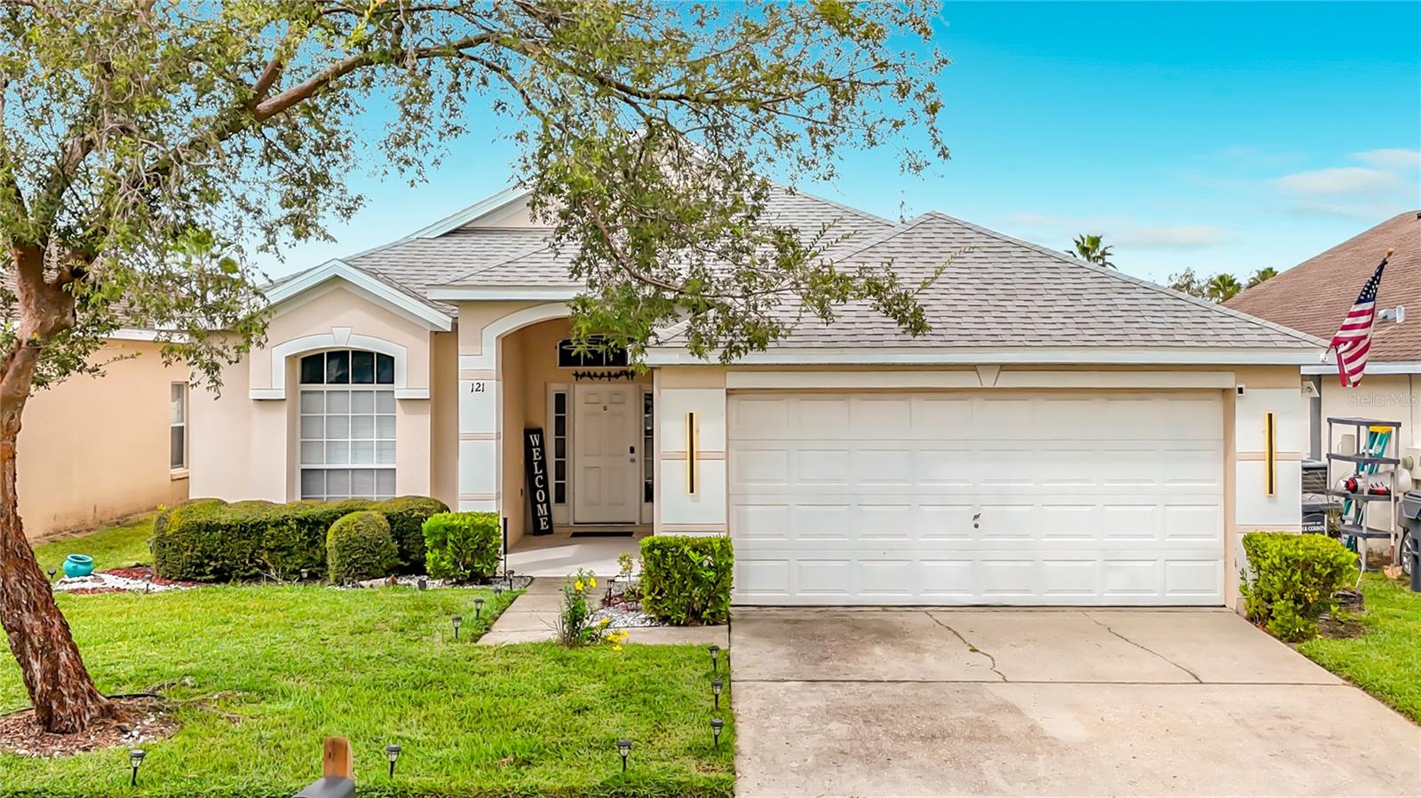 121 BLOOMINGDALE DR