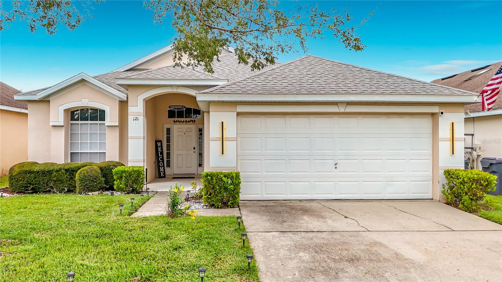 121 BLOOMINGDALE DR