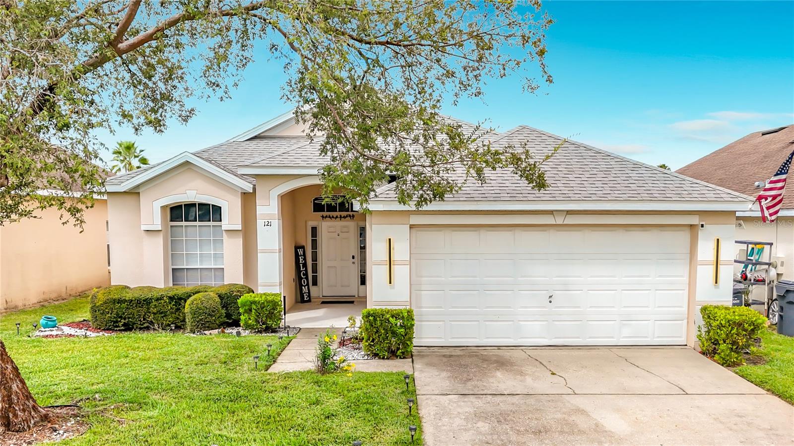 121 BLOOMINGDALE DR