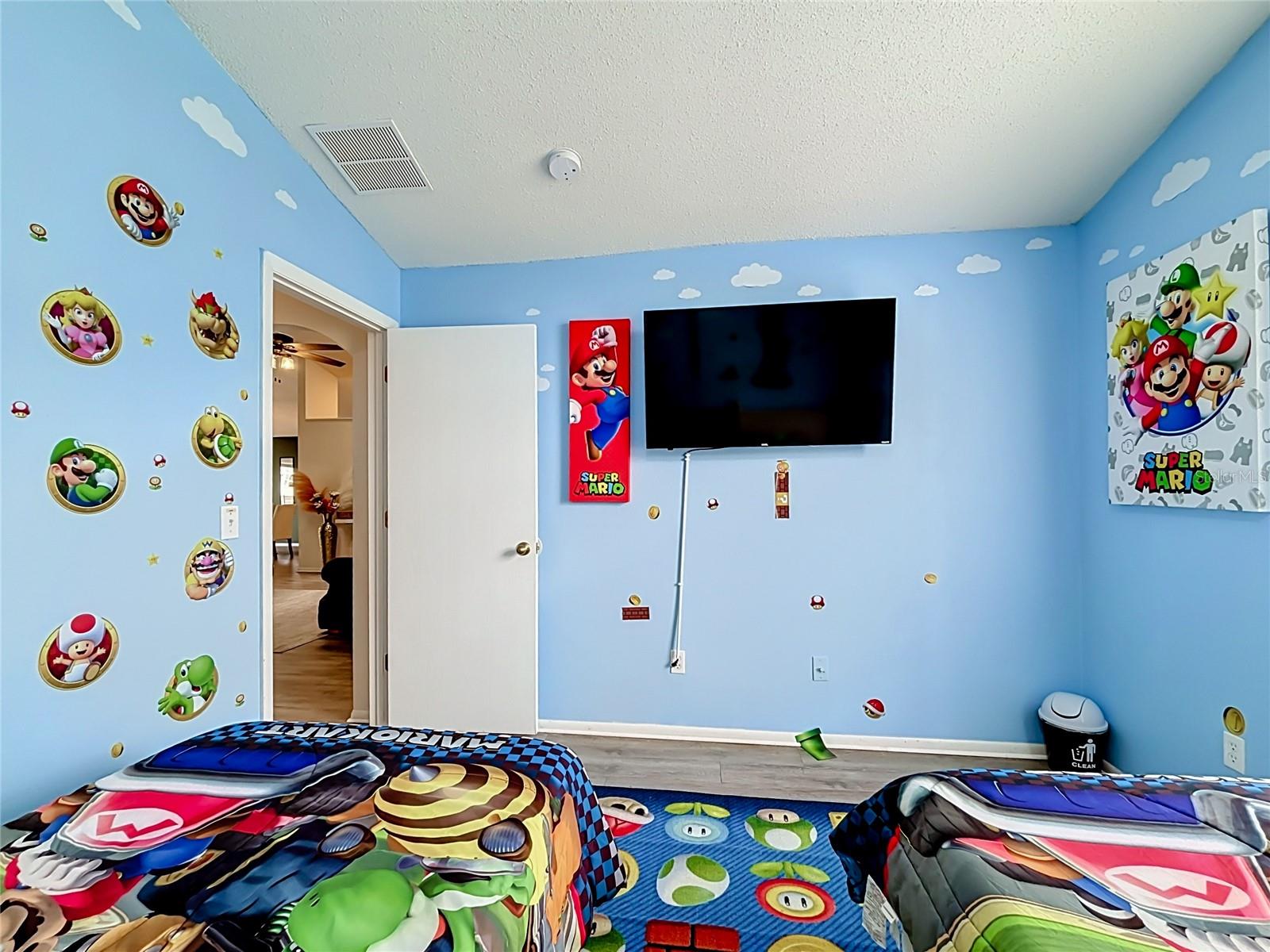 121 BLOOMINGDALE DR
