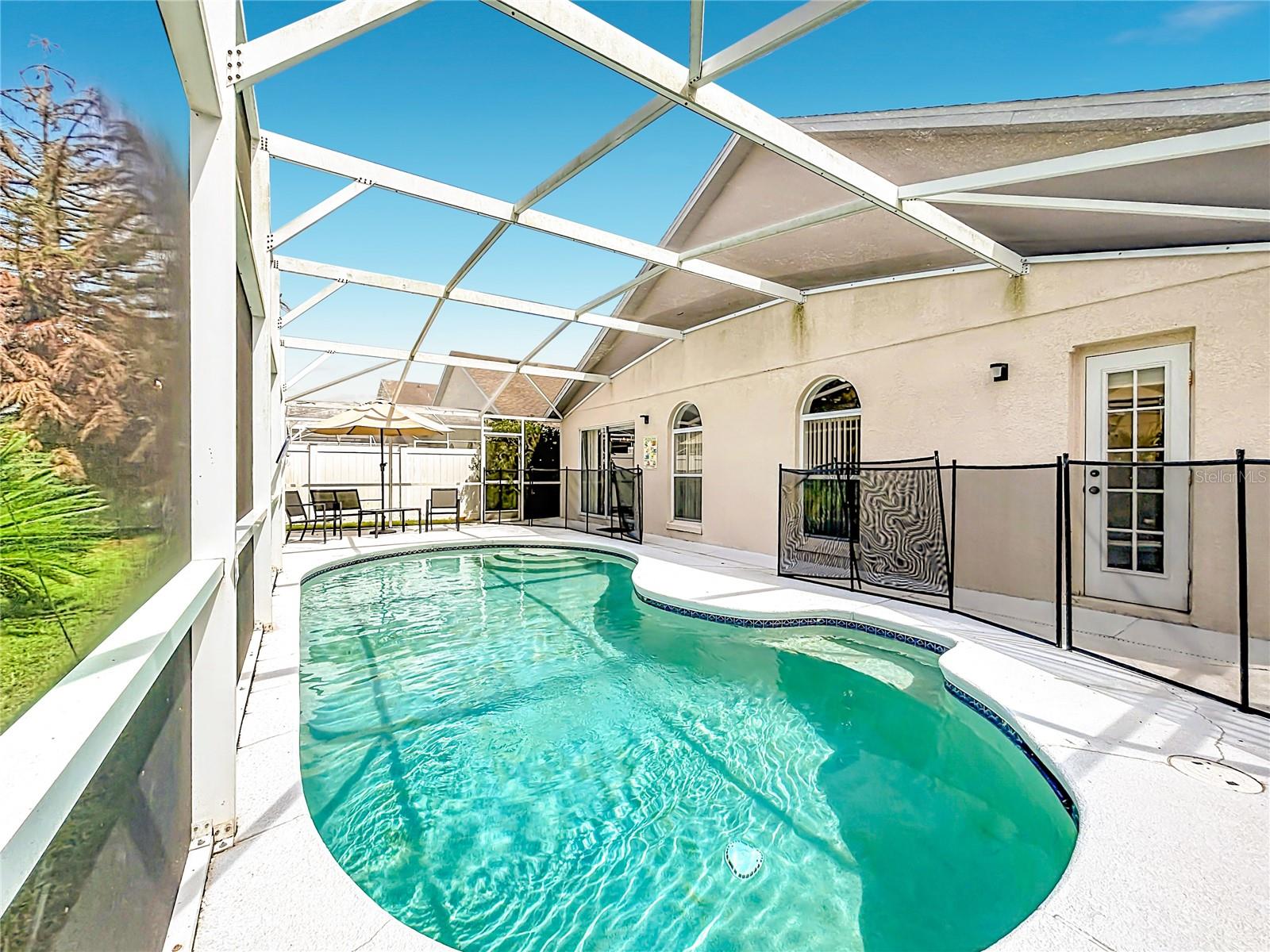 121 BLOOMINGDALE DR