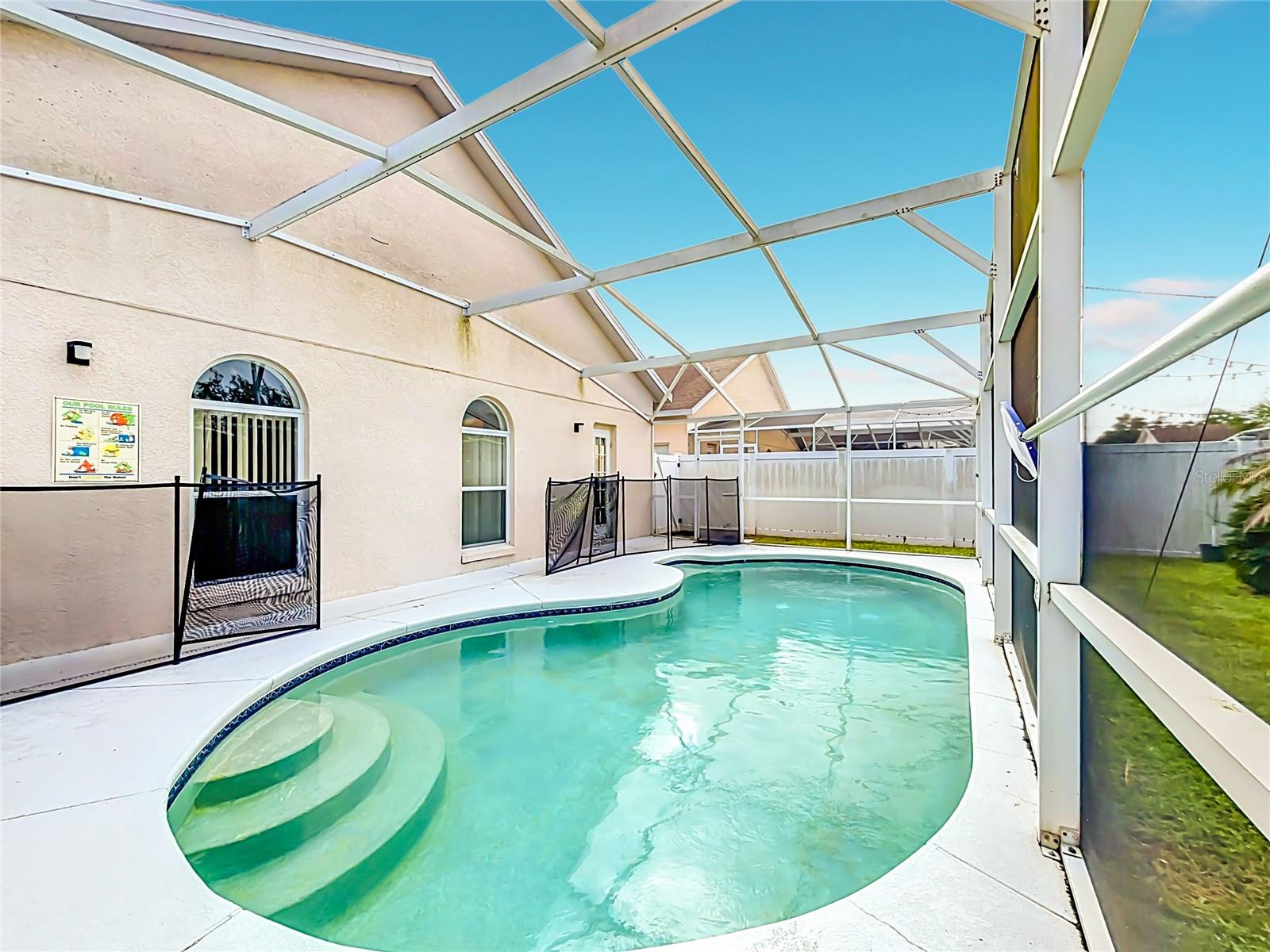 121 BLOOMINGDALE DR