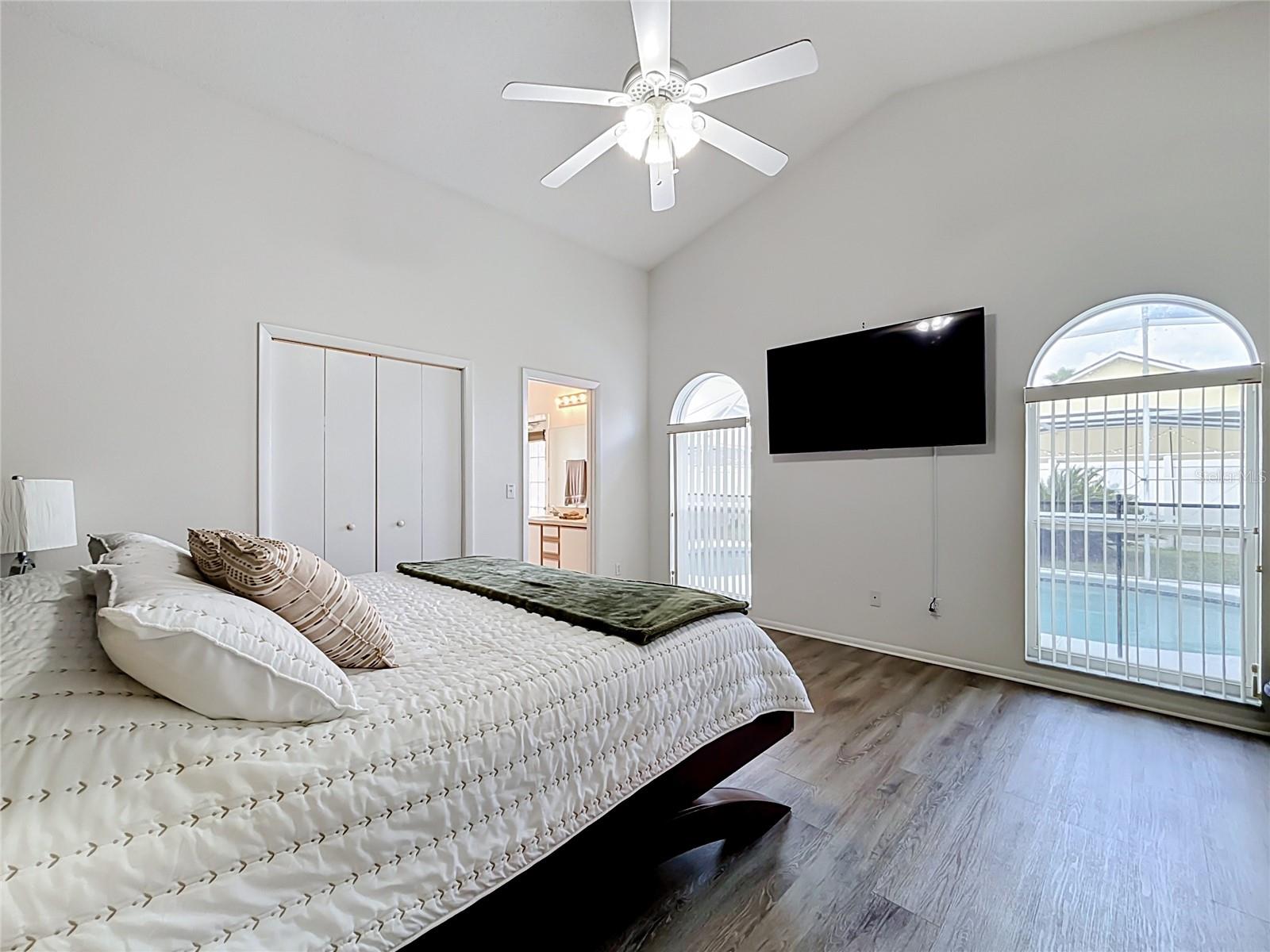 121 BLOOMINGDALE DR