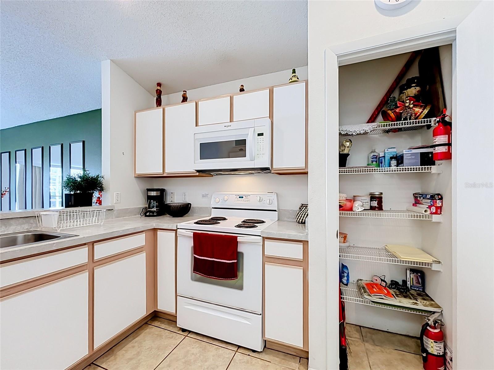 121 BLOOMINGDALE DR