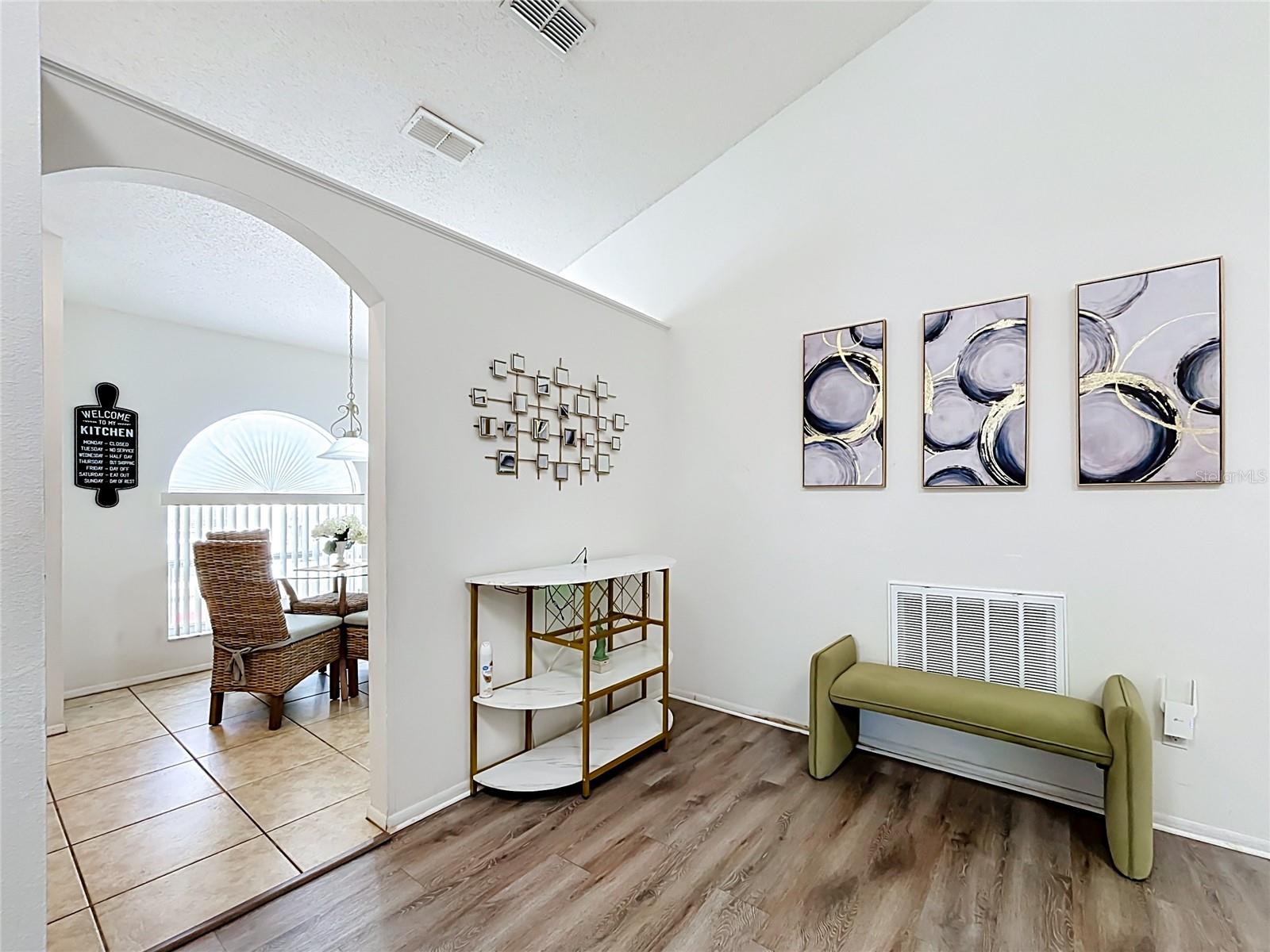 121 BLOOMINGDALE DR
